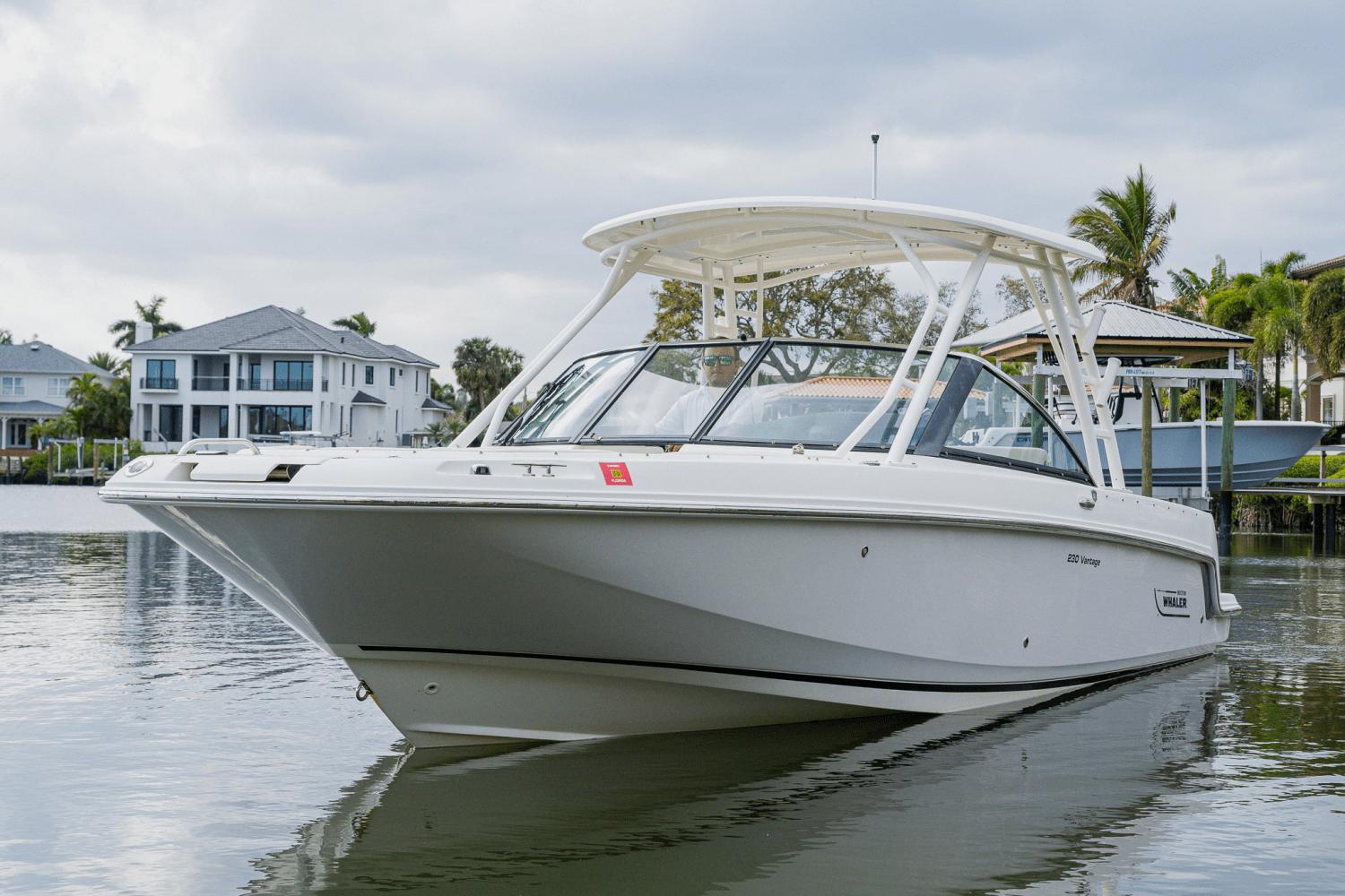 2018-boston-whaler-230-vantage-power-9687130-974429625-0-270220250938-12