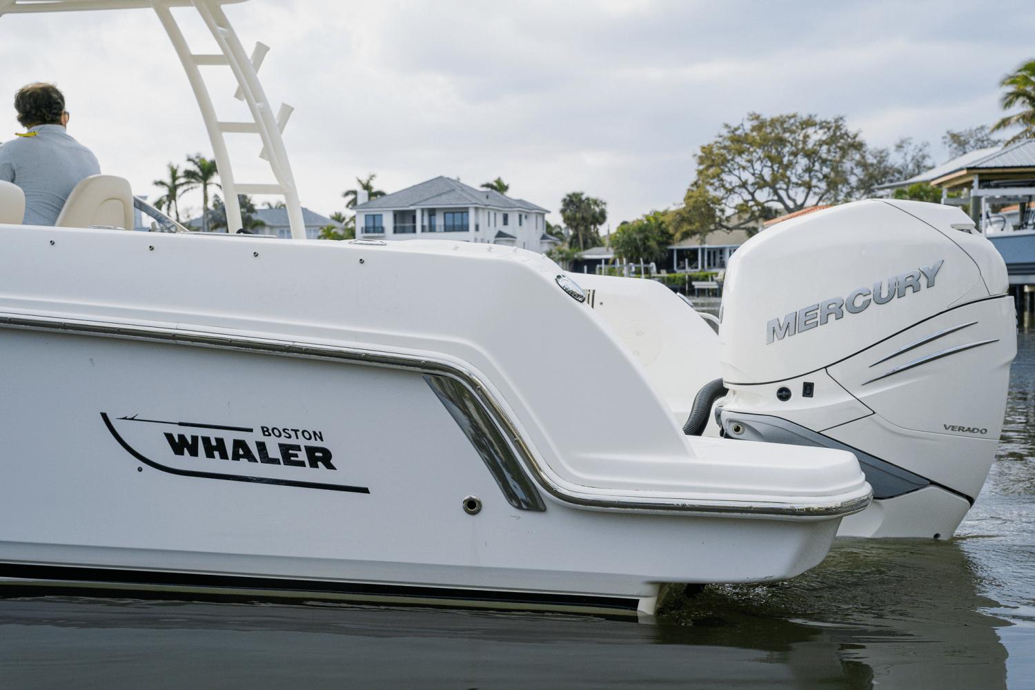 2018-boston-whaler-230-vantage-power-9687130-974429626-0-270220250938-18