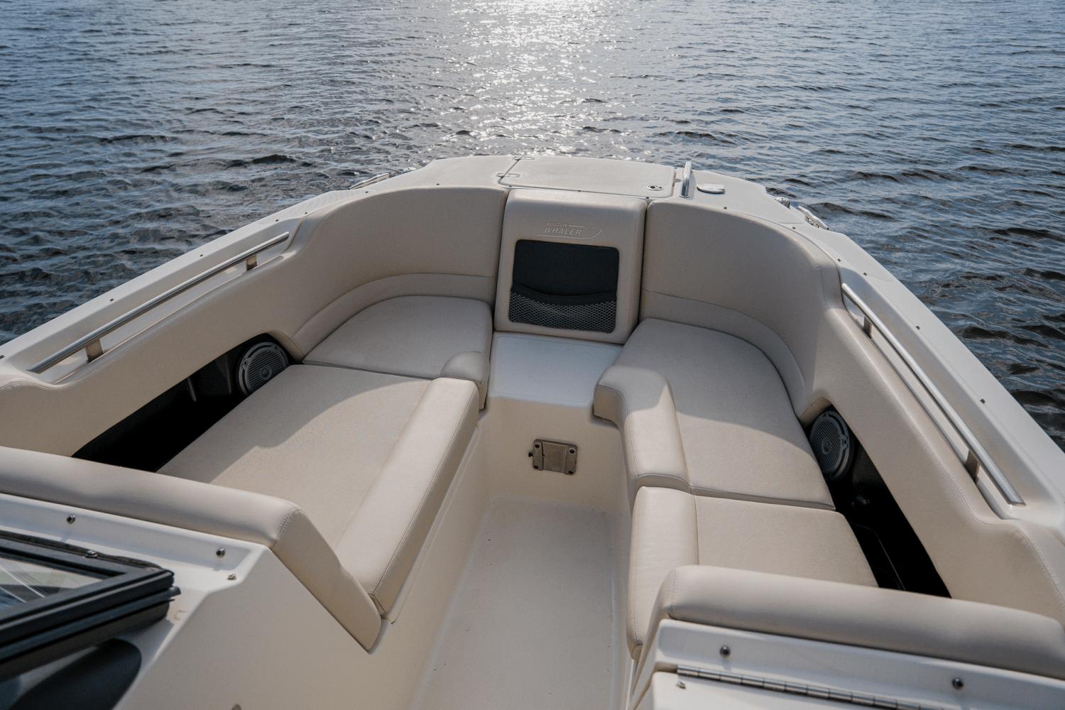 2018-boston-whaler-230-vantage-power-9687130-974429627-0-270220250938-40