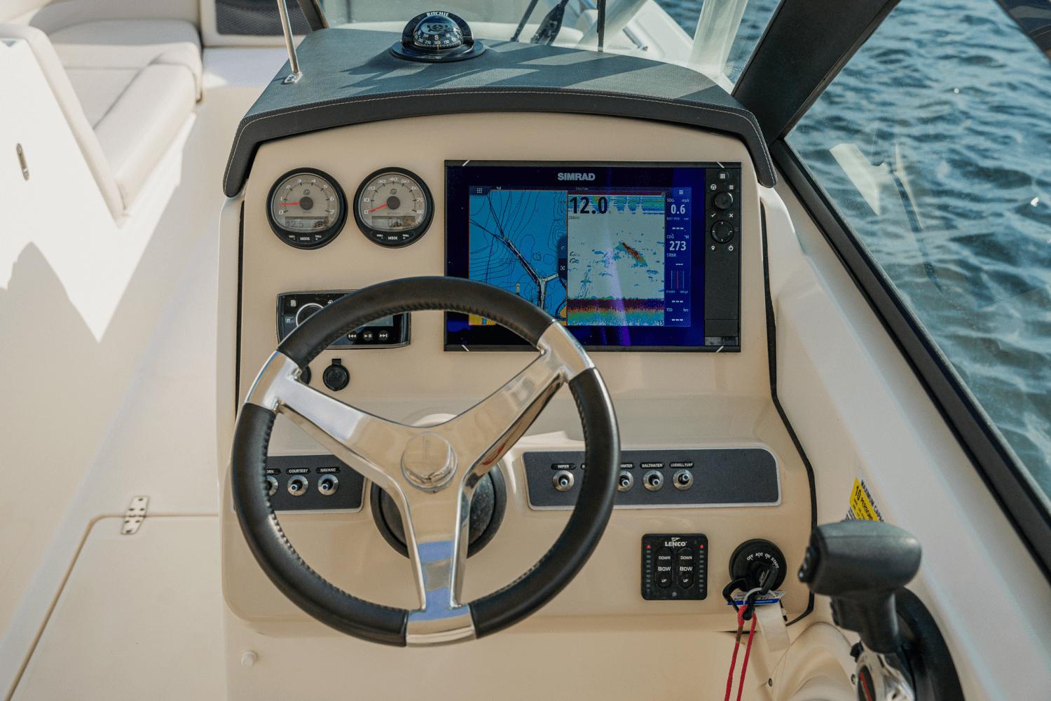 2018-boston-whaler-230-vantage-power-9687130-974429631-0-270220250938-54