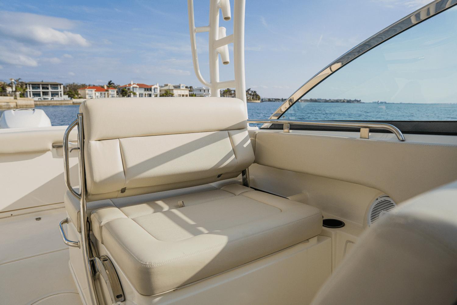 2018-boston-whaler-230-vantage-power-9687130-974429635-0-270220250939-60