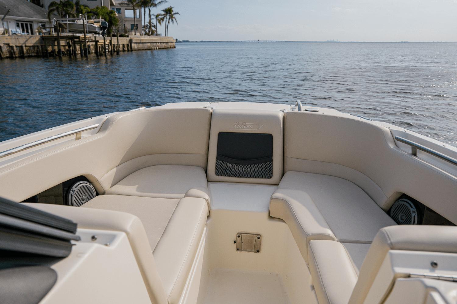 2018-boston-whaler-230-vantage-power-9687130-974429636-0-270220250938-37