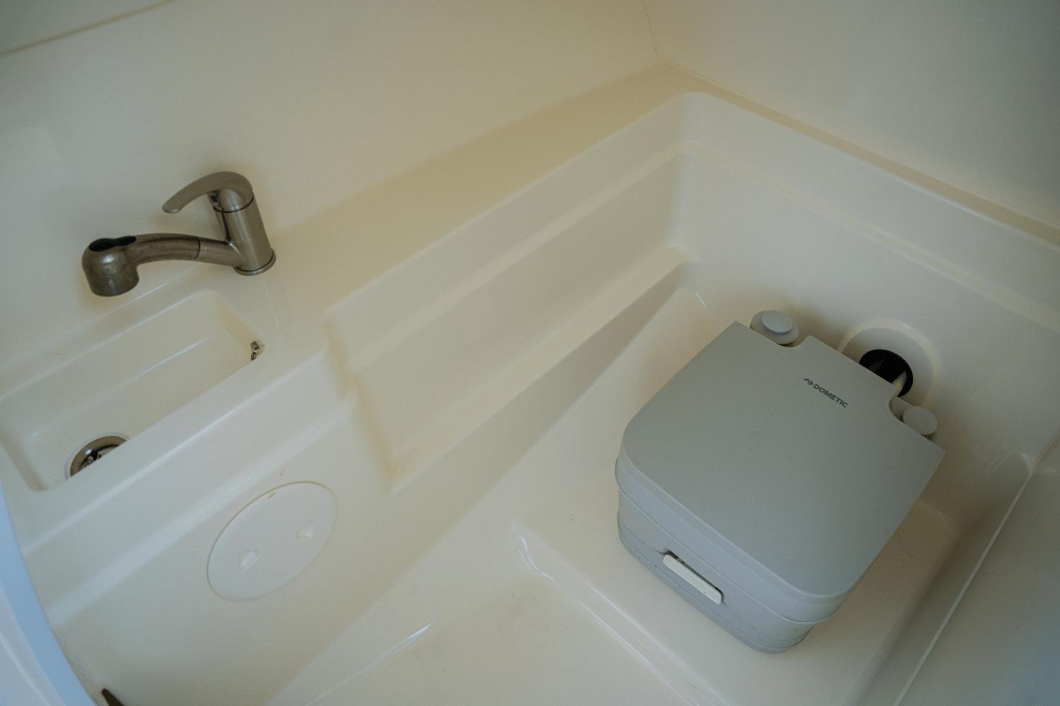 2018-boston-whaler-230-vantage-power-9687130-974429641-0-270220250938-33