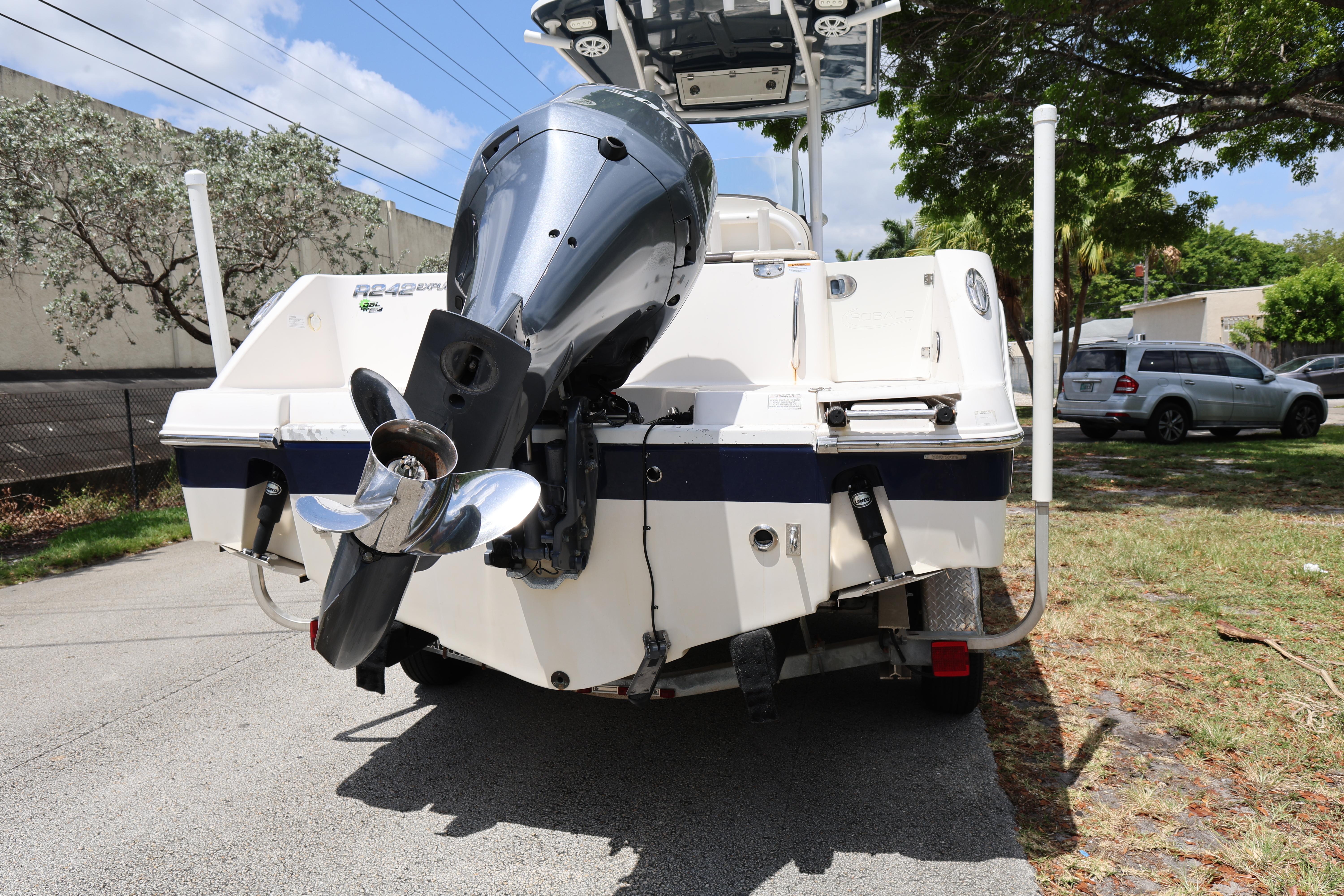 2019-robalo-r242-explorer-power-9777104-20250527092207583-1_XLARGE