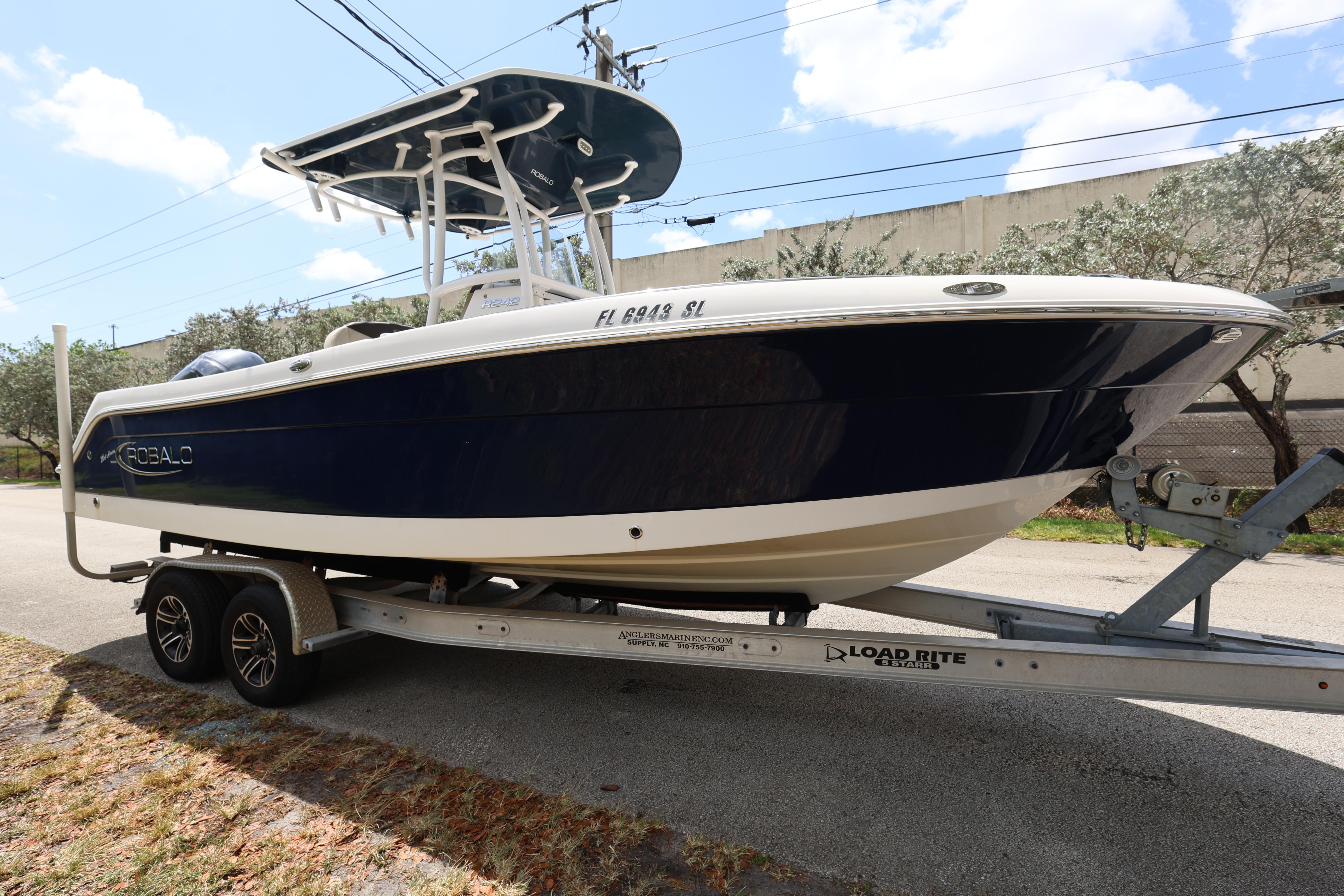2019-robalo-r242-explorer-power-9777104-20250527092232097-1_XLARGE