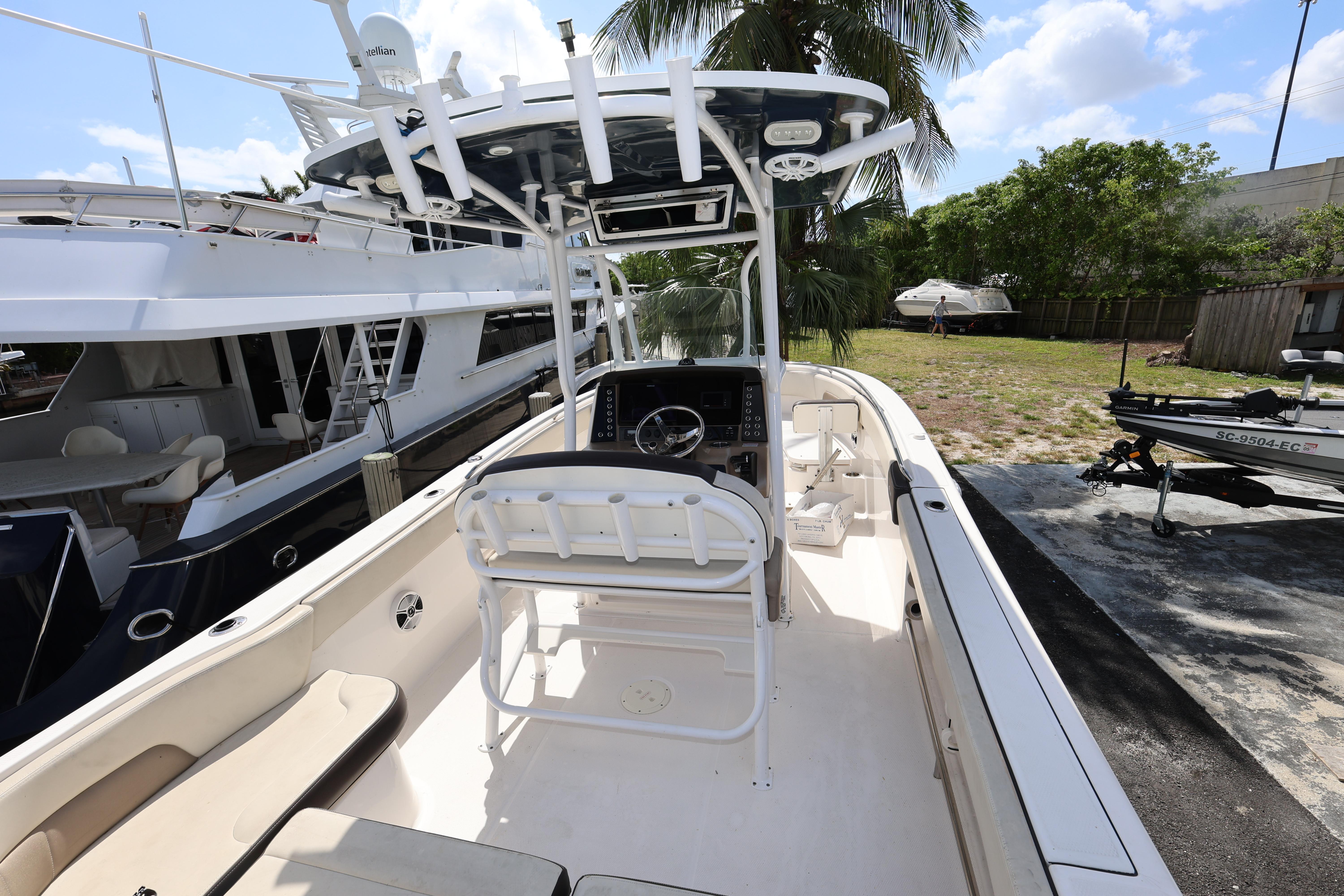 2019-robalo-r242-explorer-power-9777104-20250527092447667-1_XLARGE