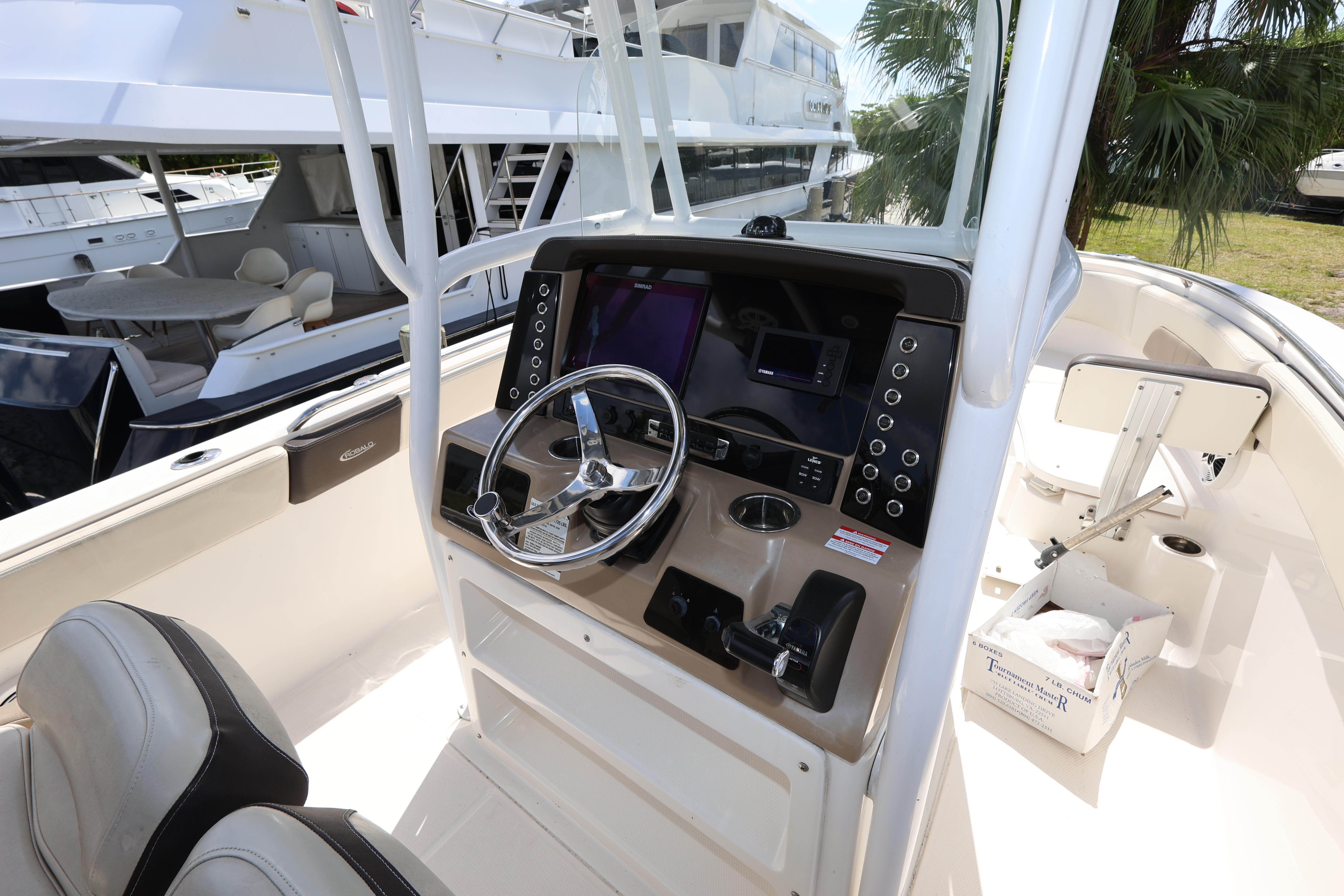 2019-robalo-r242-explorer-power-9777104-20250527092506203-1_XLARGE