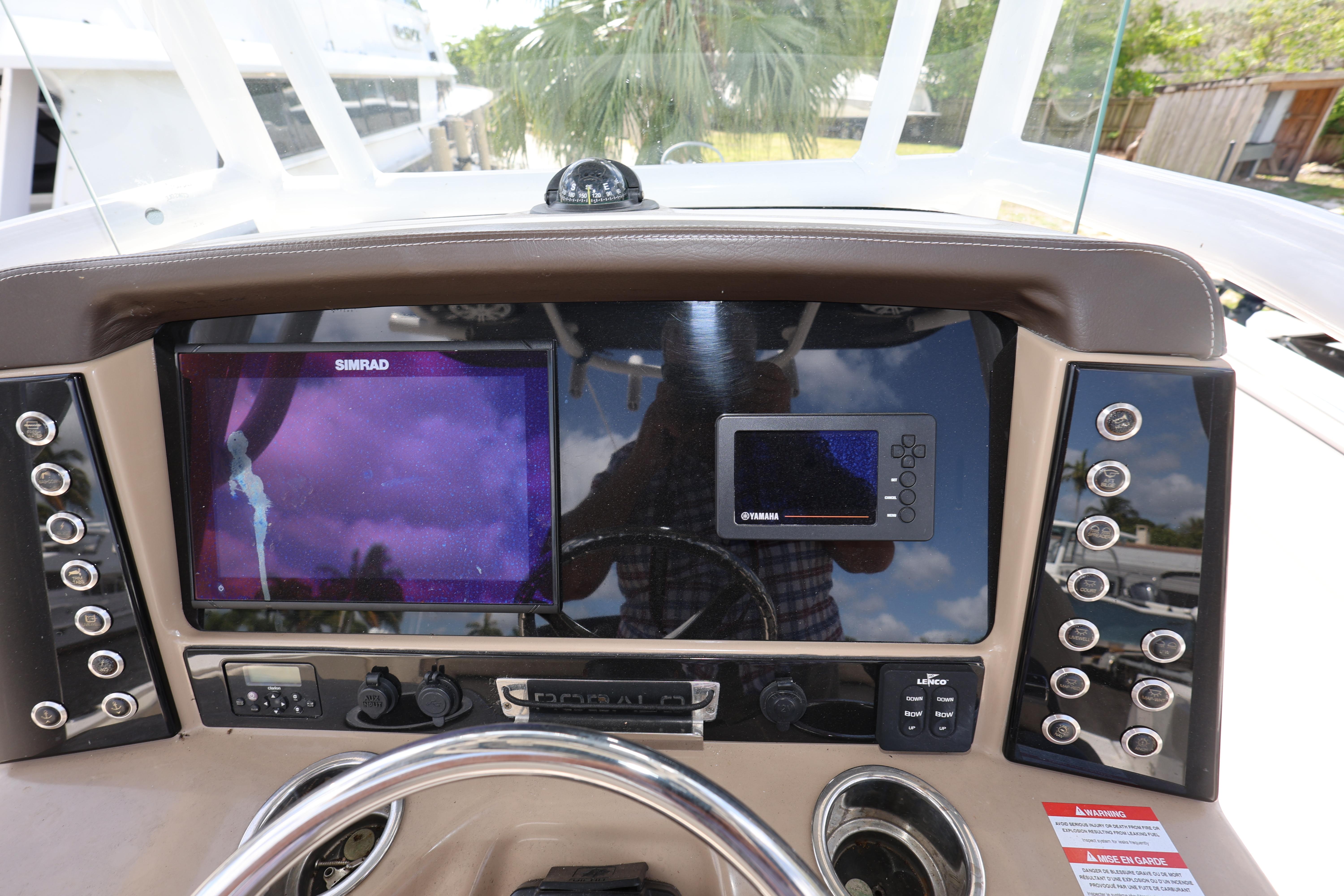 2019-robalo-r242-explorer-power-9777104-20250527092518548-1_XLARGE