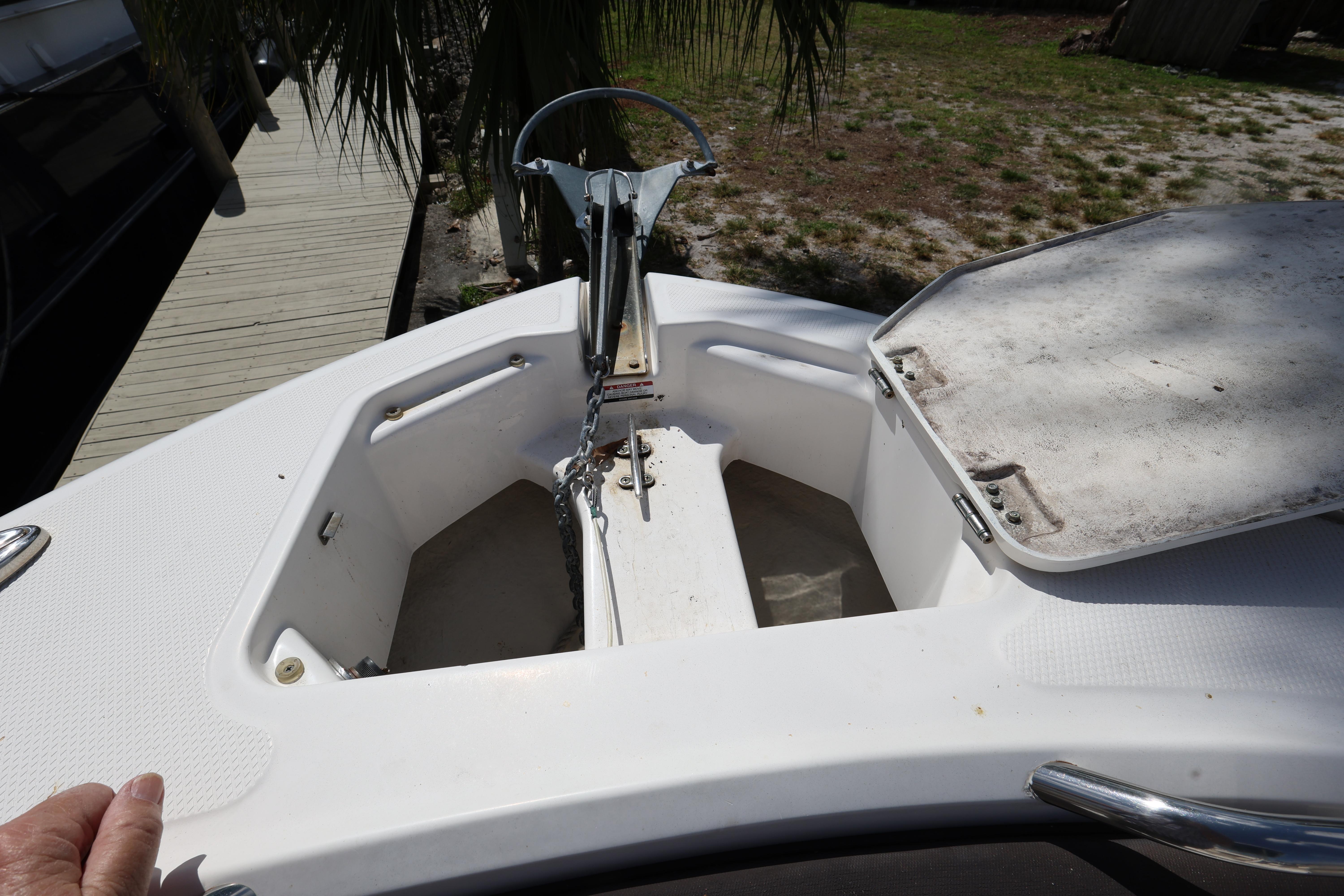 2019-robalo-r242-explorer-power-9777104-20250527092543704-1_XLARGE