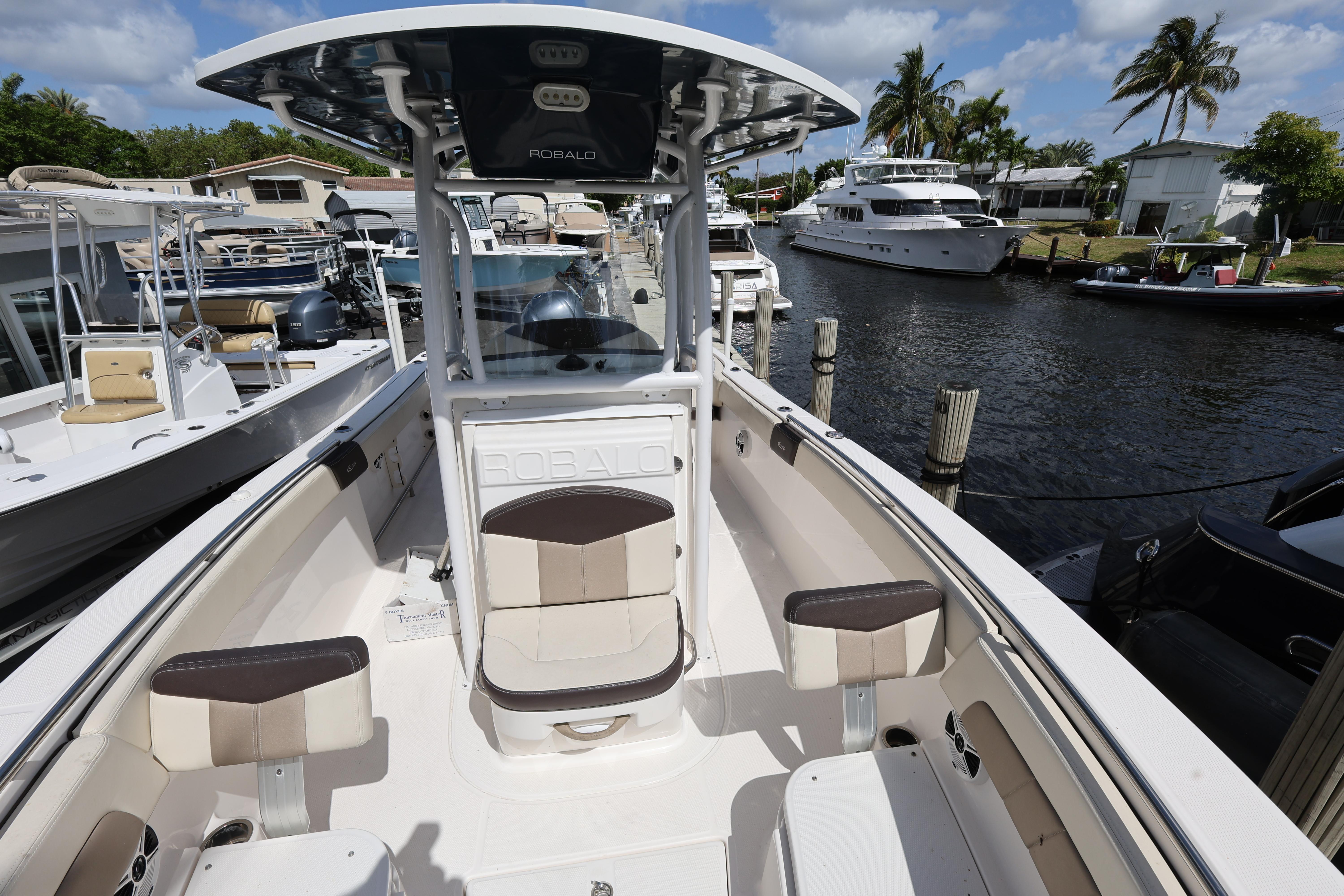 2019-robalo-r242-explorer-power-9777104-20250527092550068-1_XLARGE