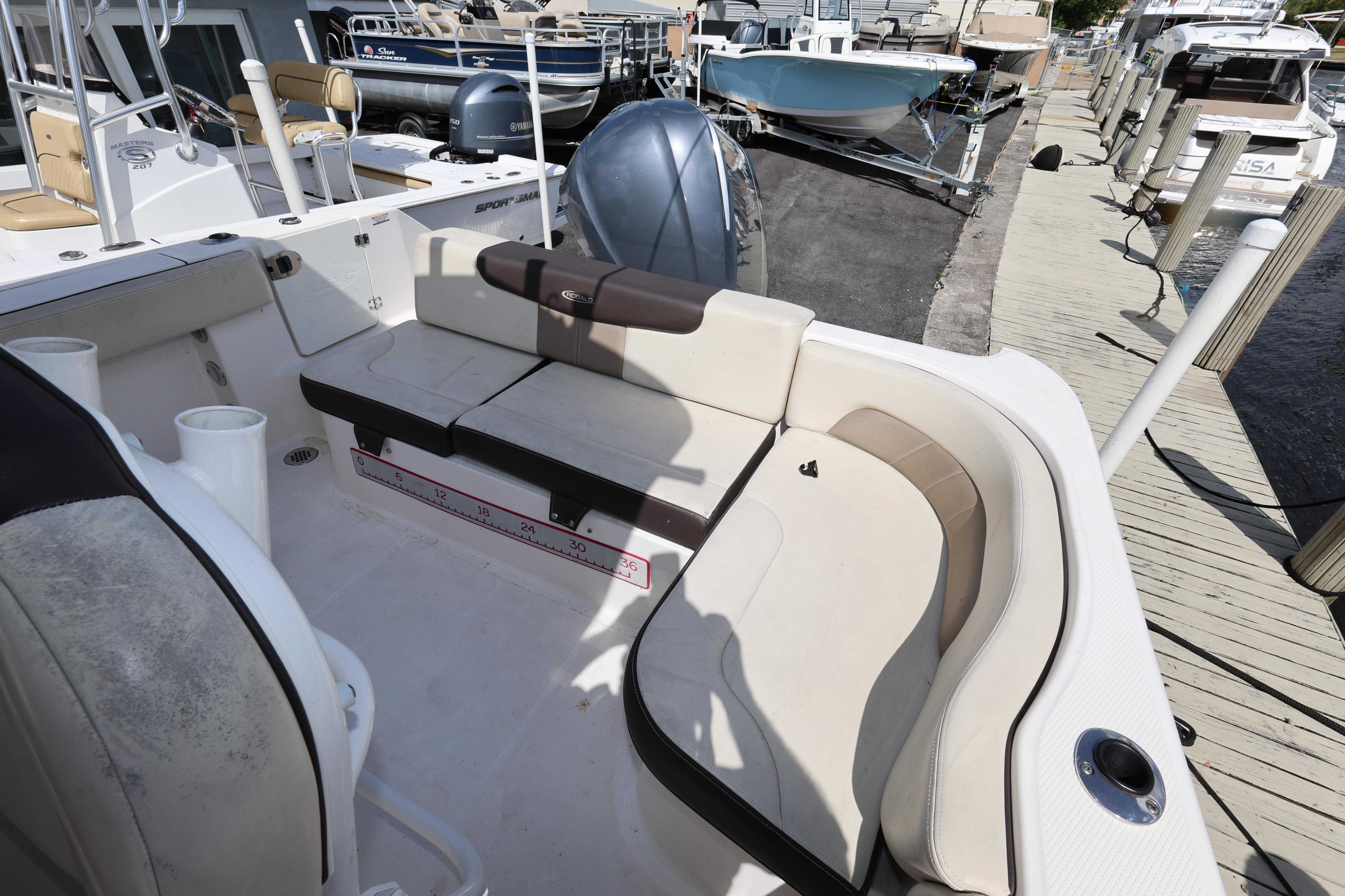 2019-robalo-r242-explorer-power-9777104-20250527092626350-1_XLARGE