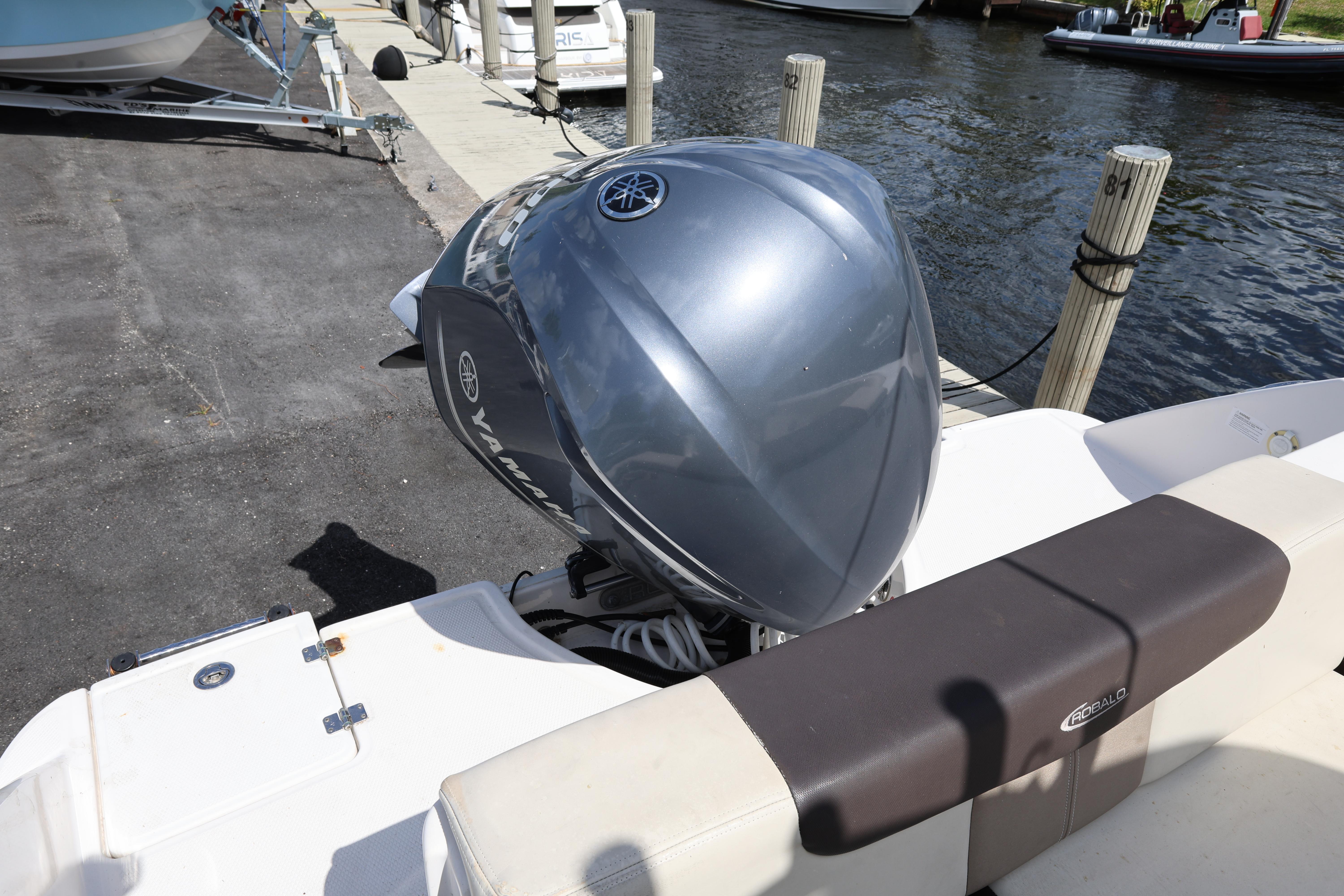 2019-robalo-r242-explorer-power-9777104-20250527092633326-1_XLARGE