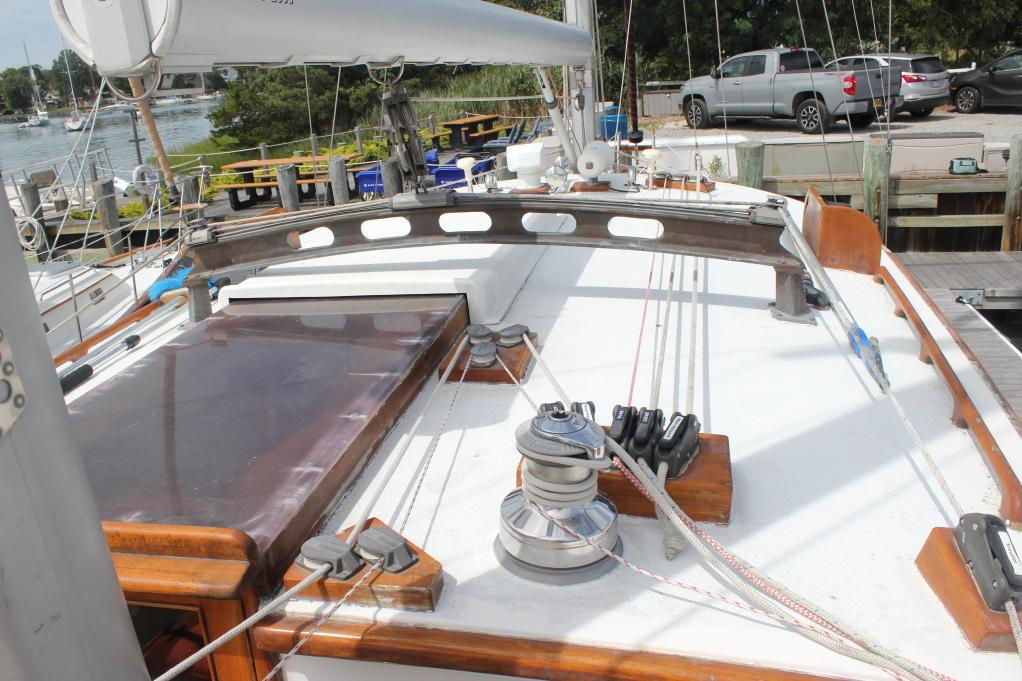 Gatsby Yacht for Sale 45 Lien Hwa Yachts Greenport, NY Denison