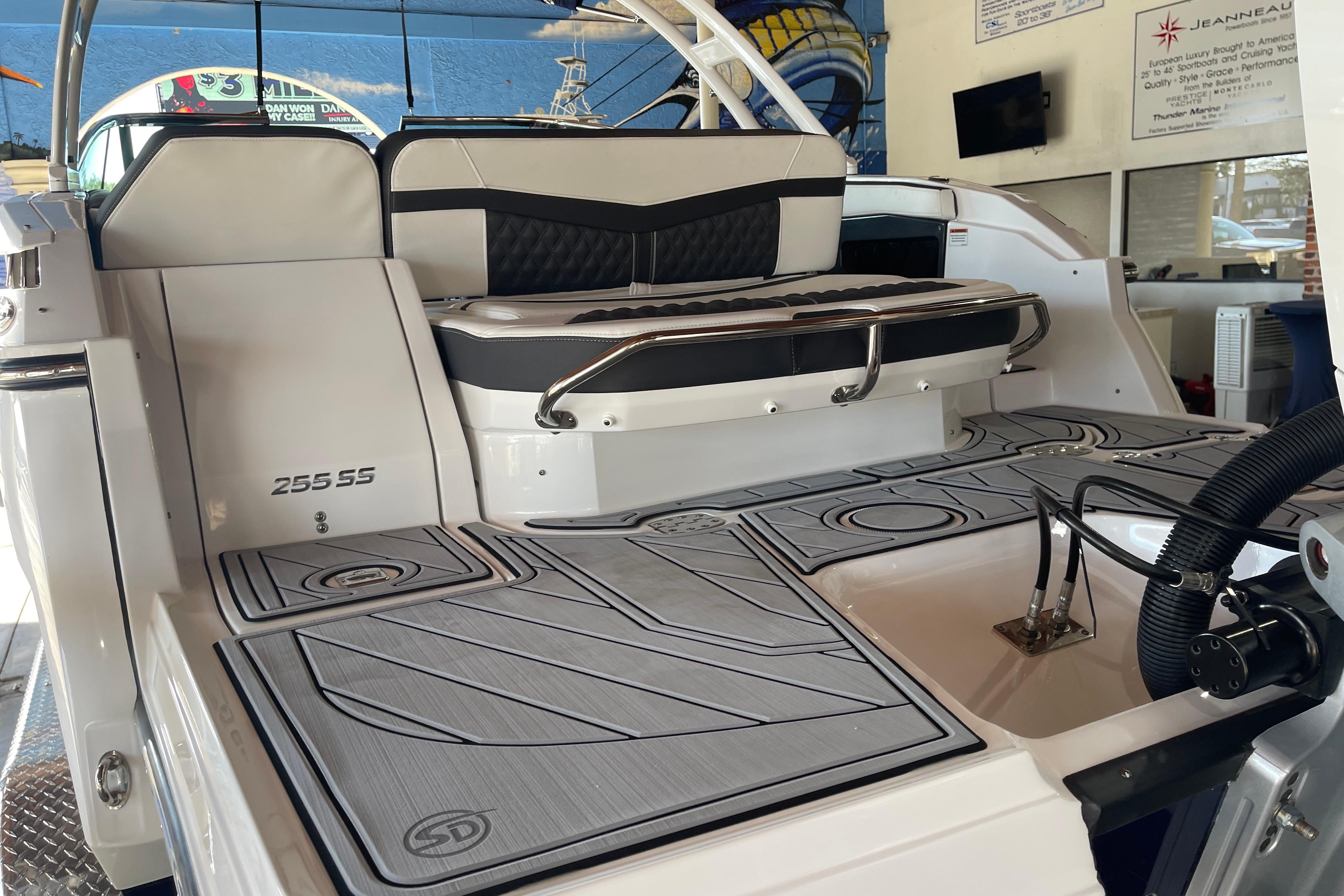 2025 Monterey 255SS Super Sport-5