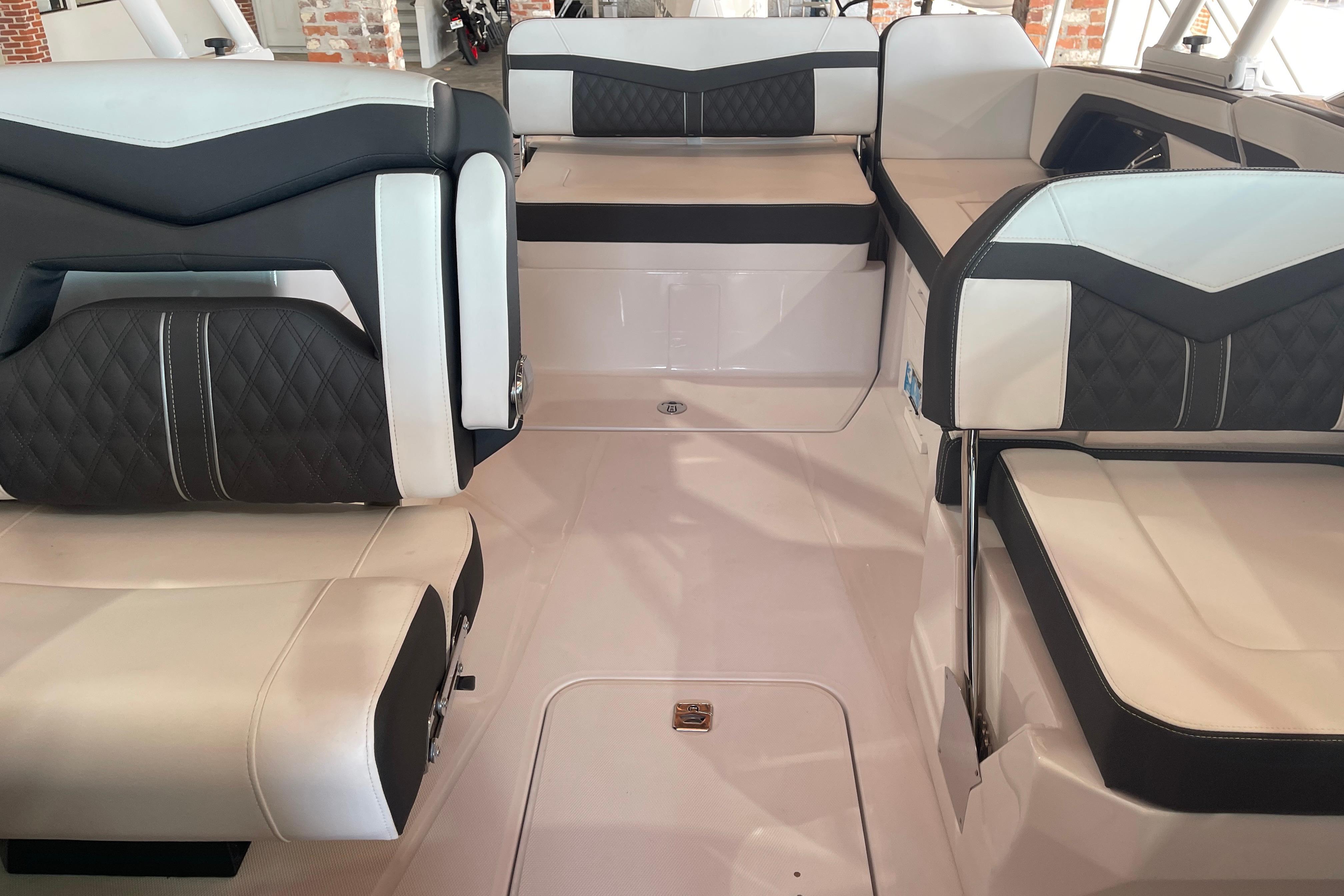 2025 Monterey 255SS Super Sport-11