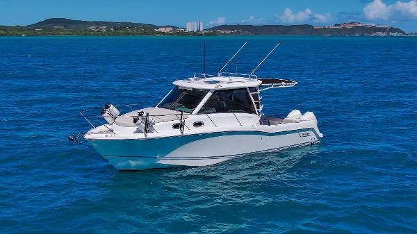 Photo of 2013 Boston Whaler 31'
