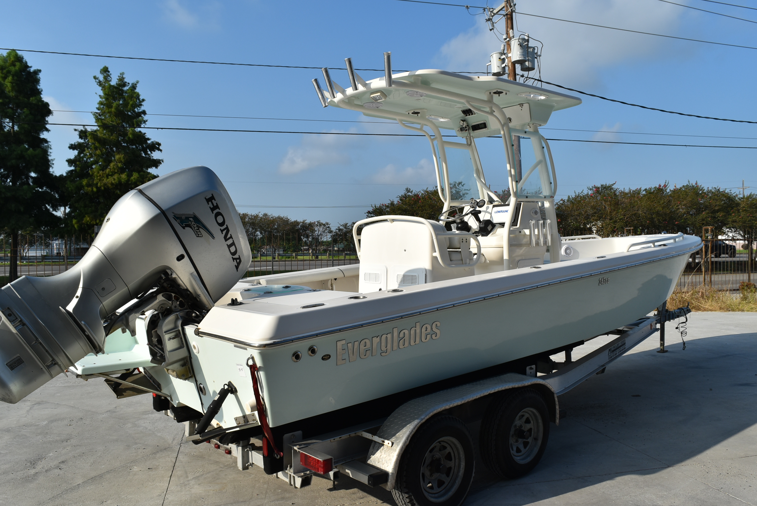 2007 Everglades boat for sale, model of the boat is 243 CC & Image # 10 of 15