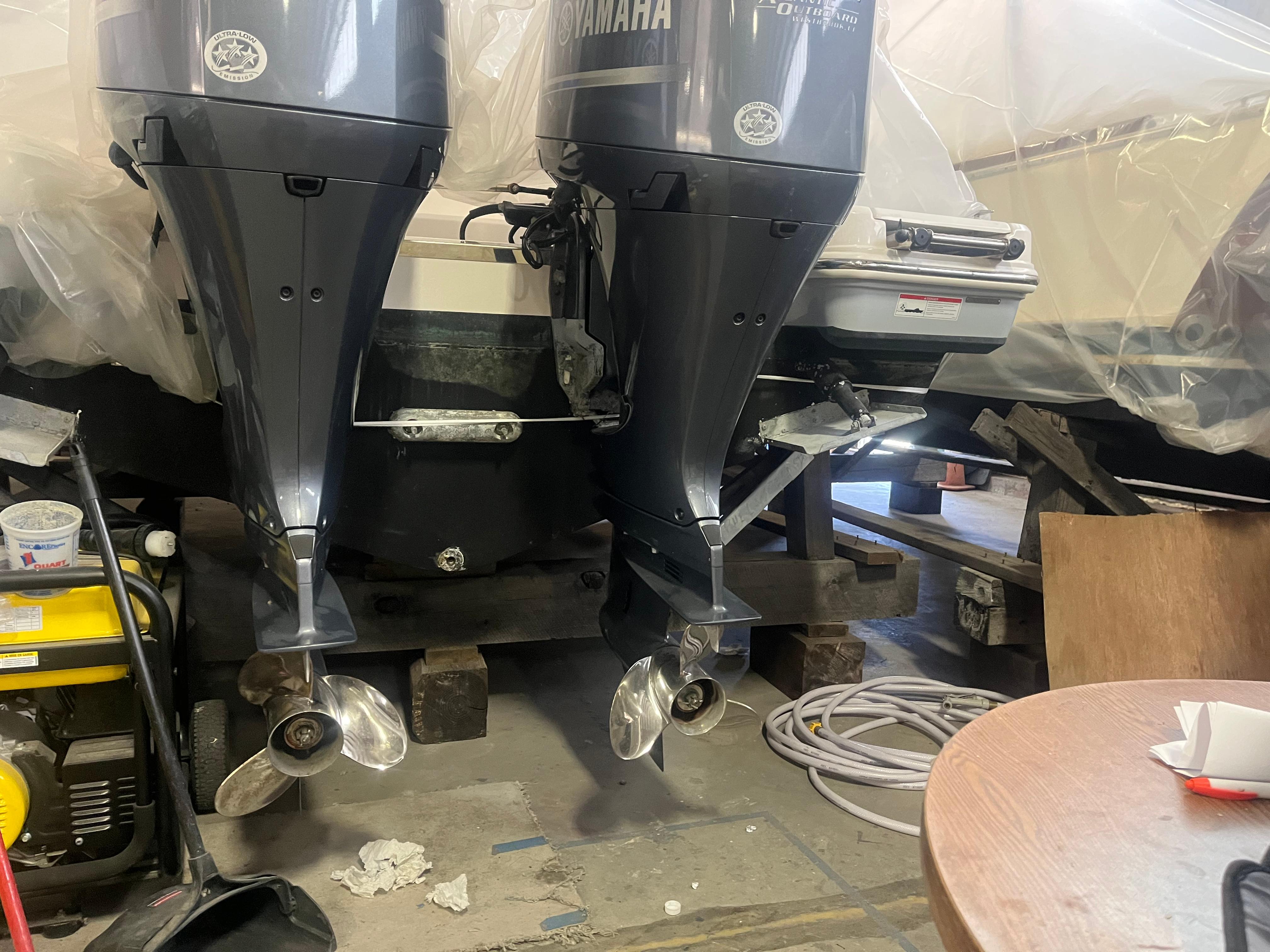 2021-robalo-r272-center-console-power-9777166-20250430101039939-1_XLARGE