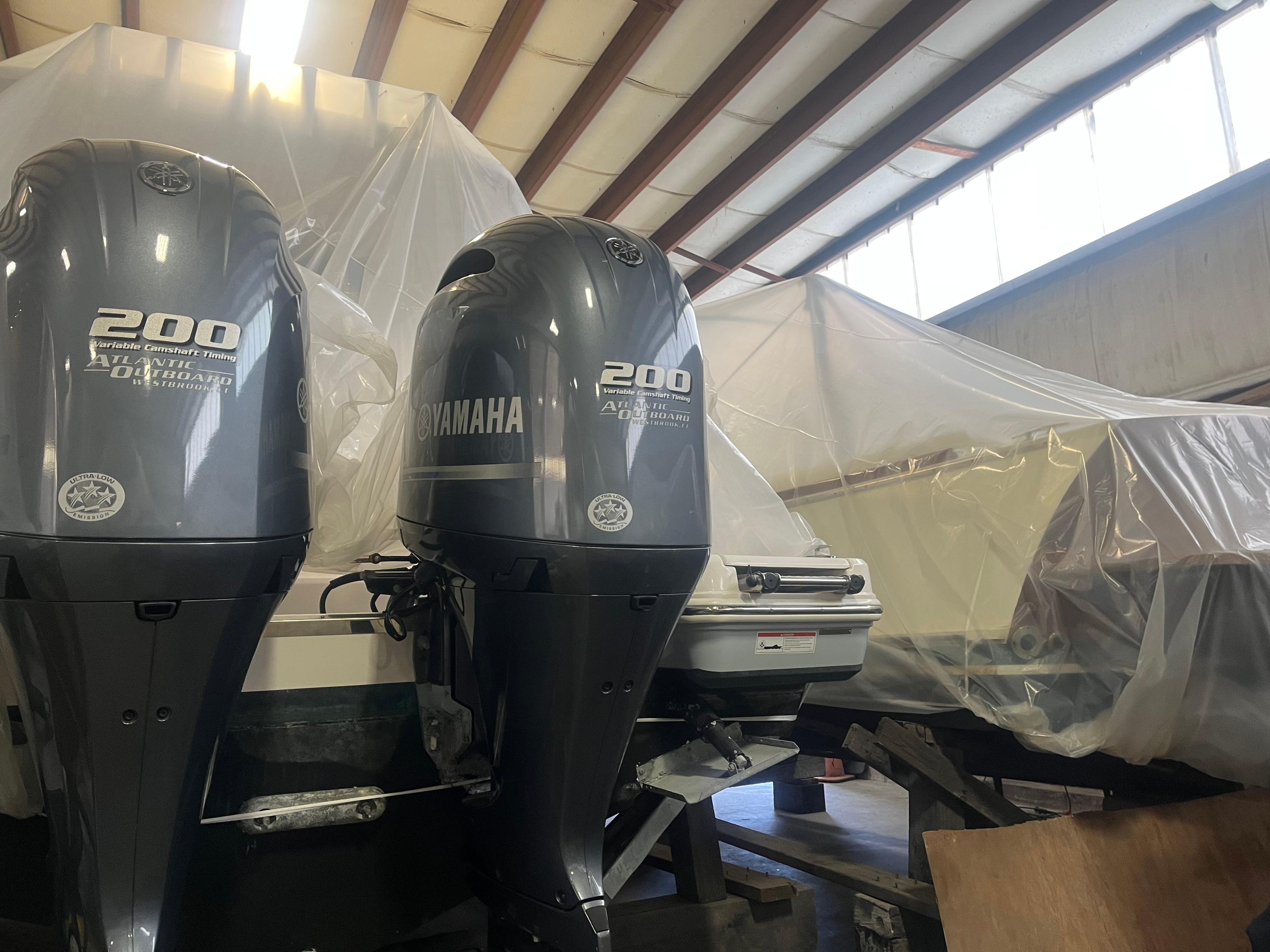 2021-robalo-r272-center-console-power-9777166-20250430101048073-1_XLARGE