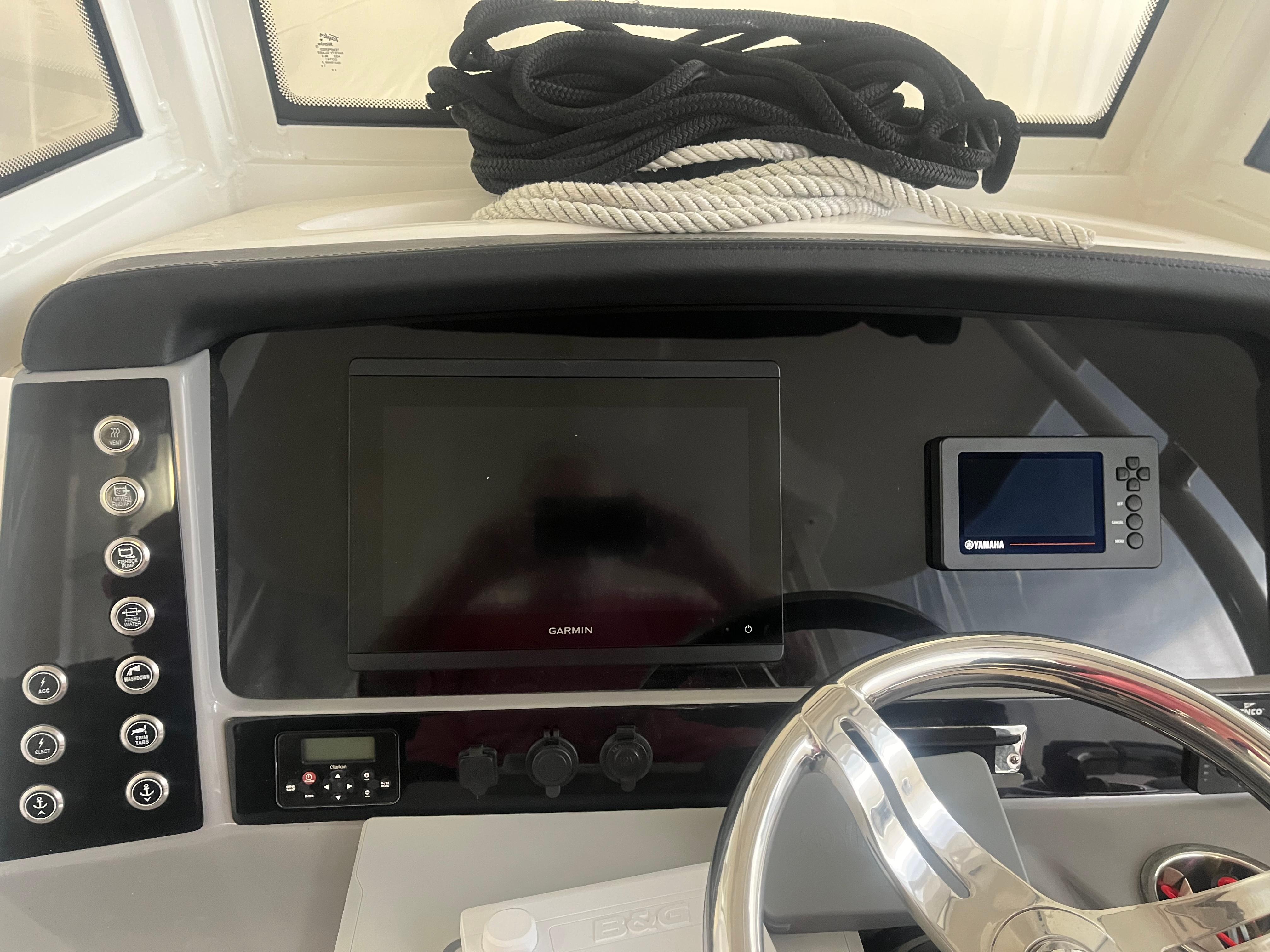 2021-robalo-r272-center-console-power-9777166-20250430101102945-1_XLARGE