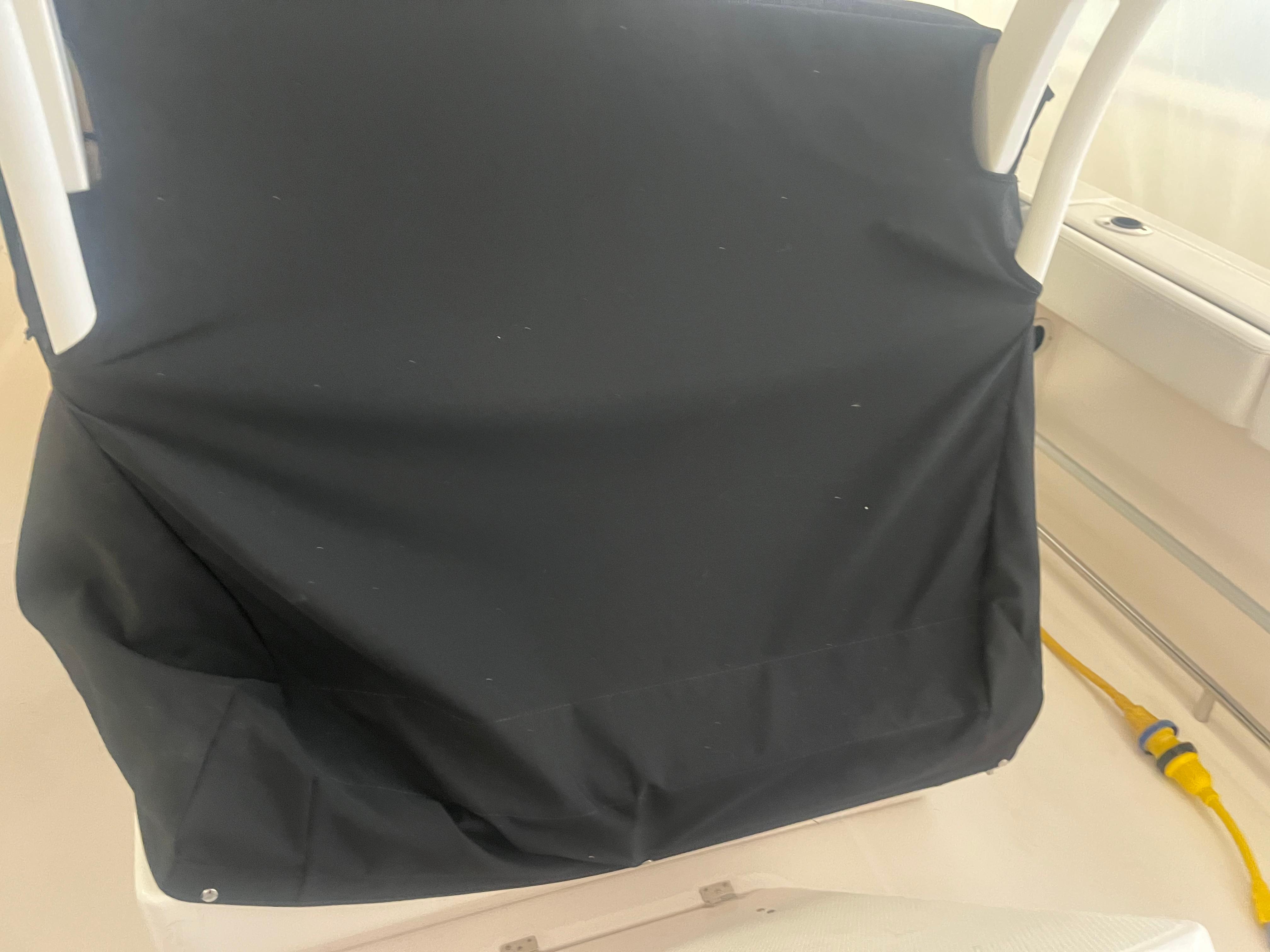 2021-robalo-r272-center-console-power-9777166-20250501120652978-1_XLARGE