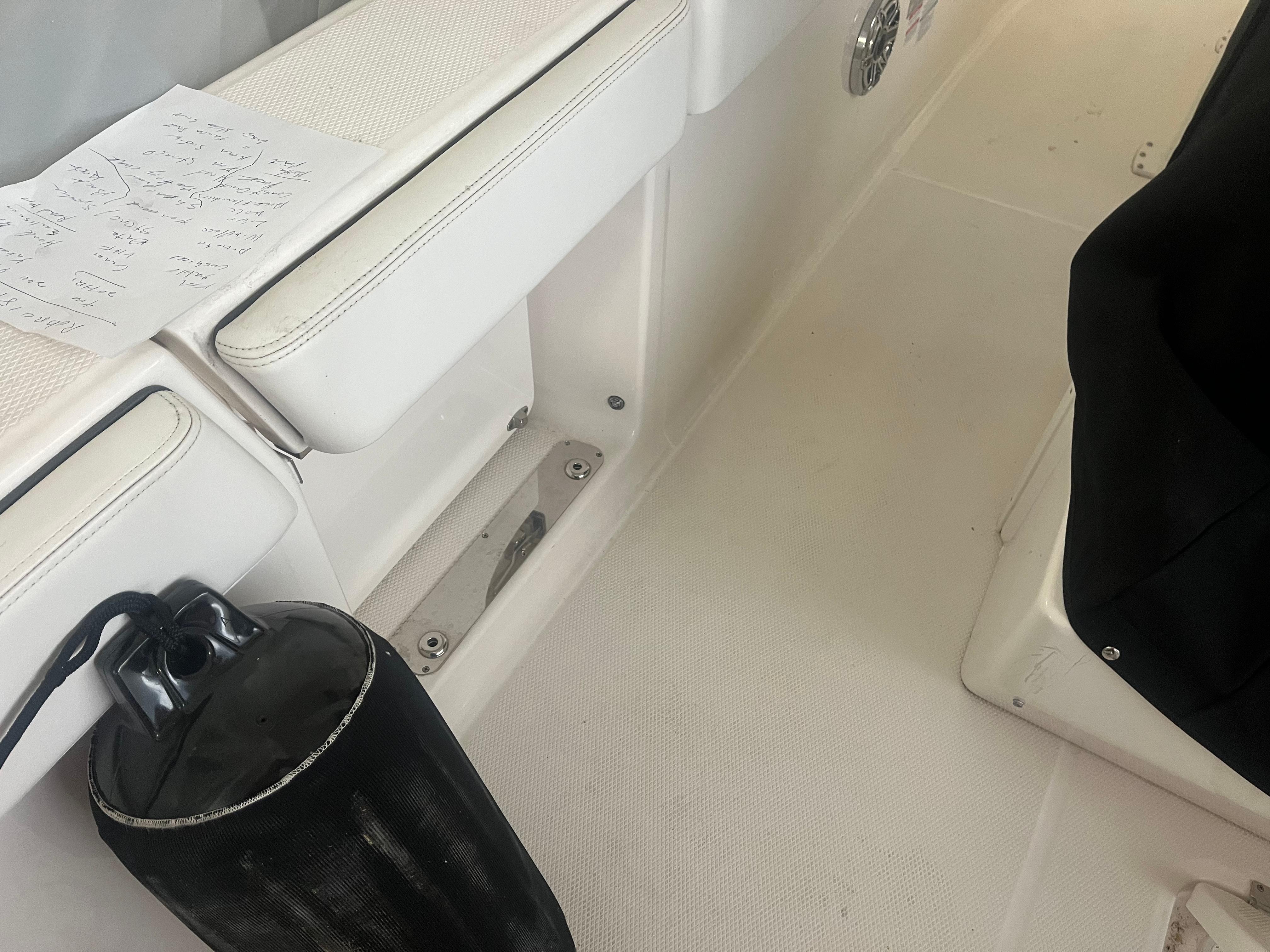 2021-robalo-r272-center-console-power-9777166-20250501120657863-1_XLARGE