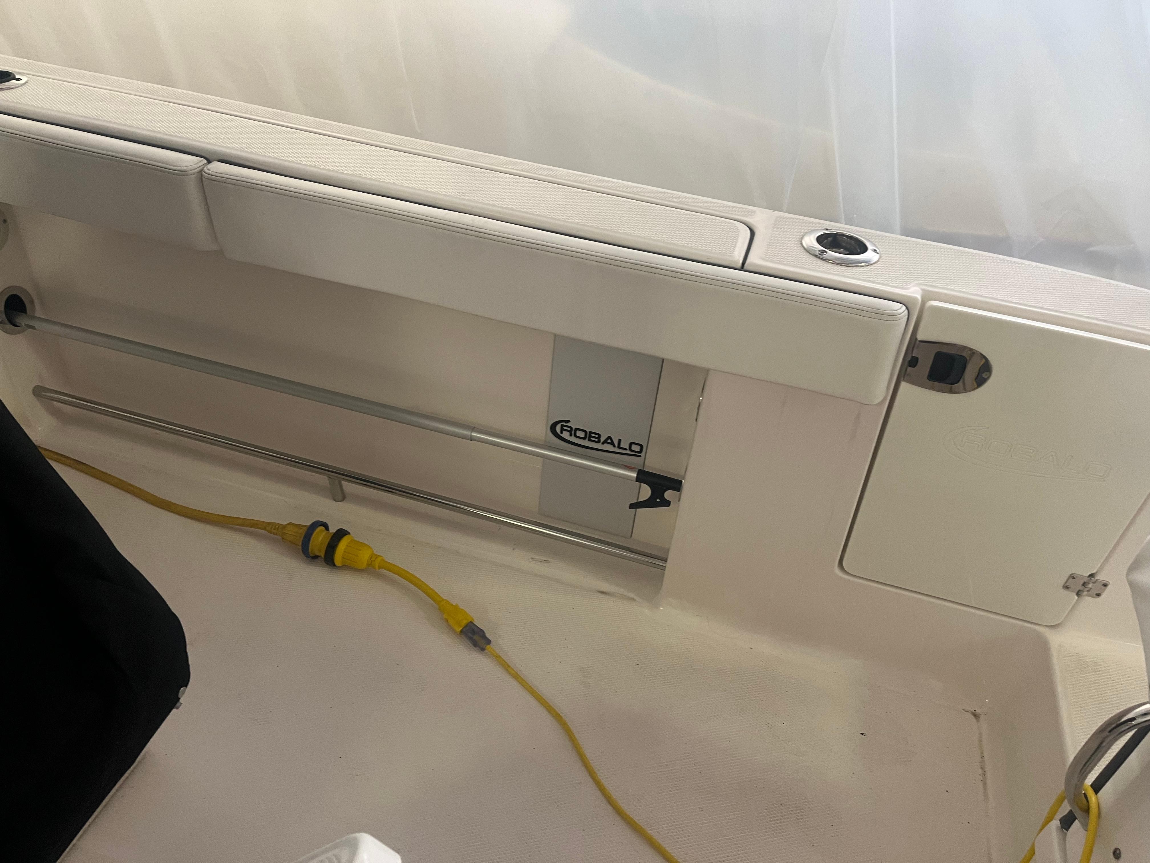 2021-robalo-r272-center-console-power-9777166-20250501120702699-1_XLARGE
