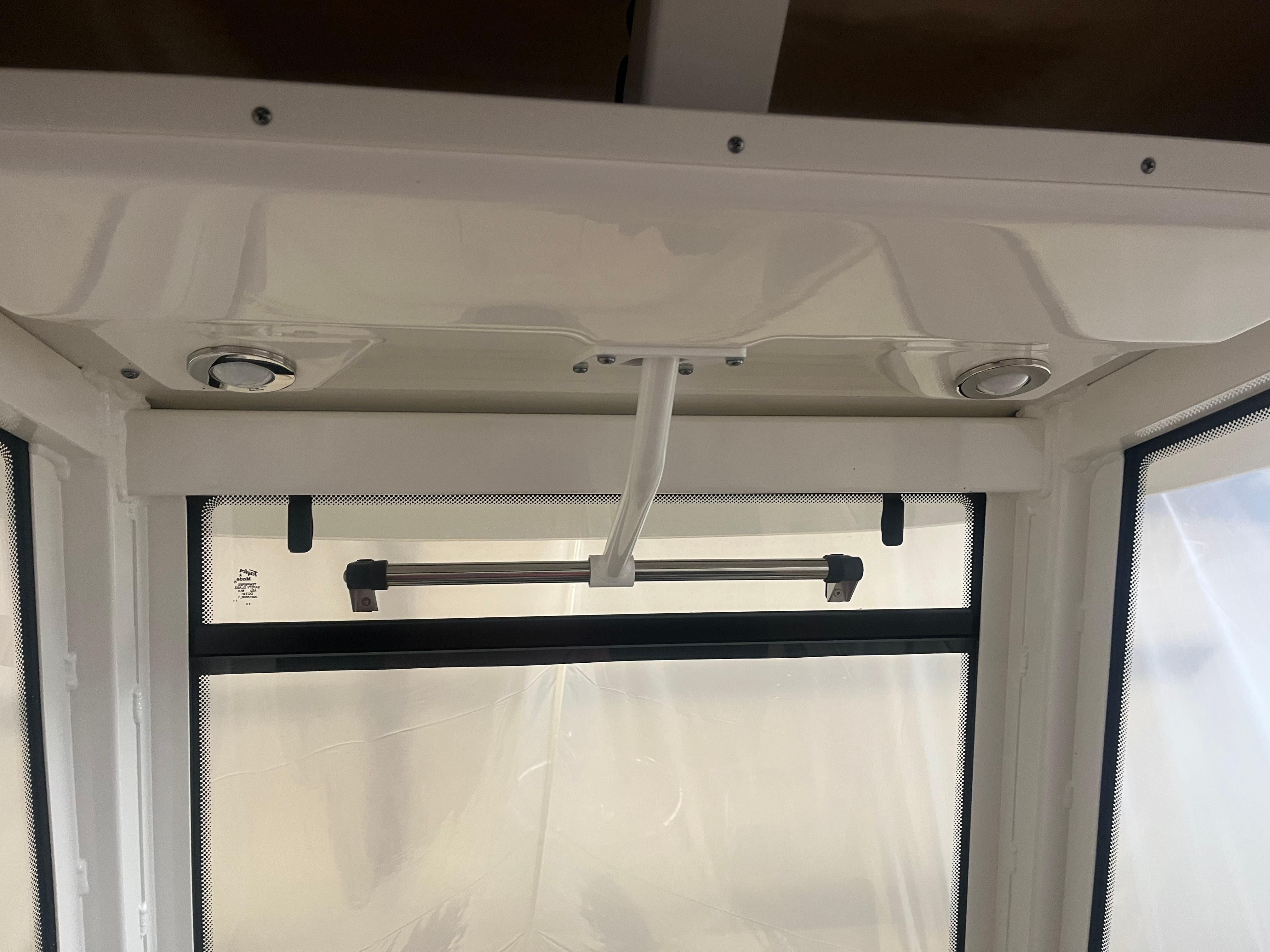 2021-robalo-r272-center-console-power-9777166-20250501120712829-1_XLARGE