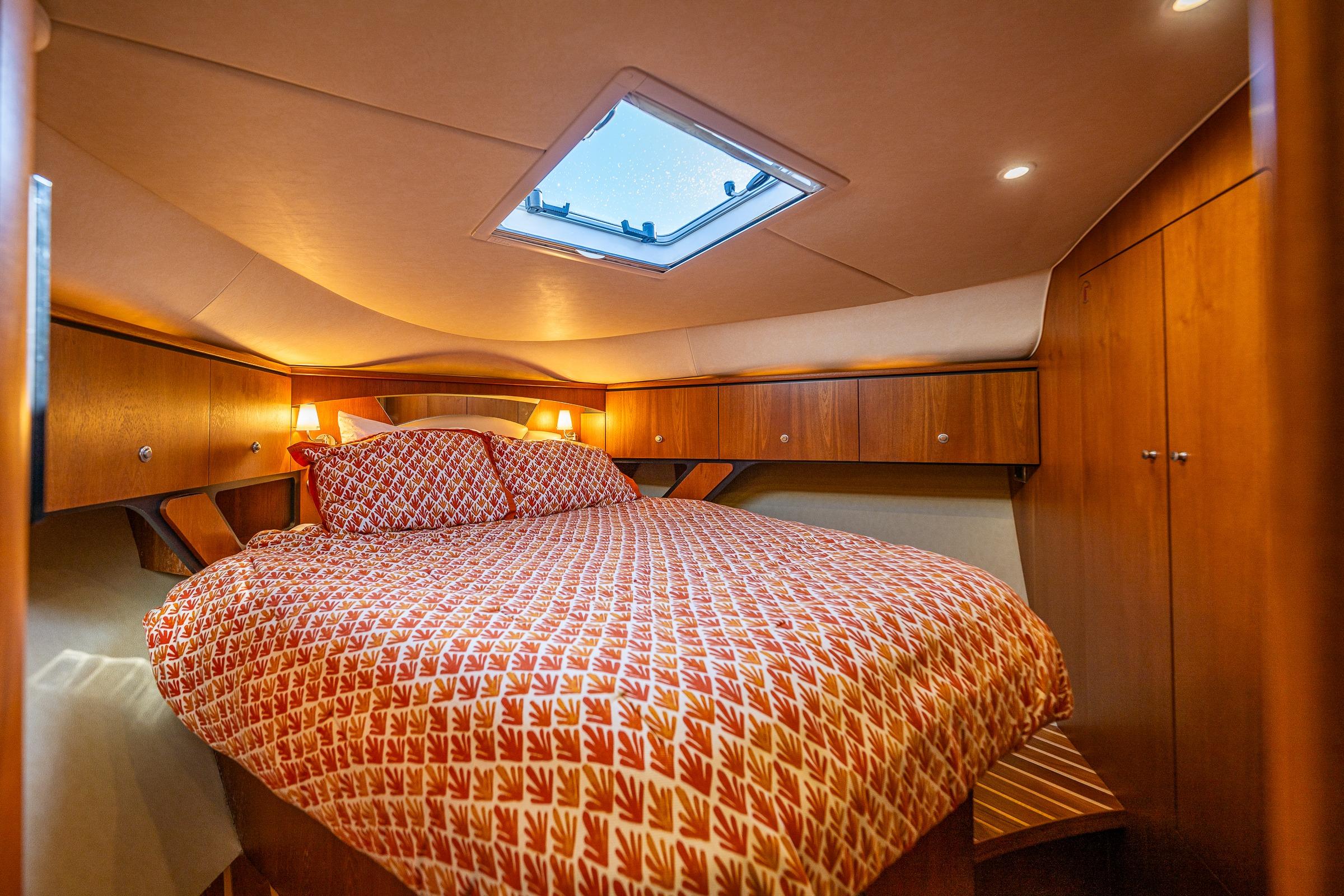 2006 Tiara Yachts 4300 Sovran # inventory image at Sun Country Yachts, Seattle