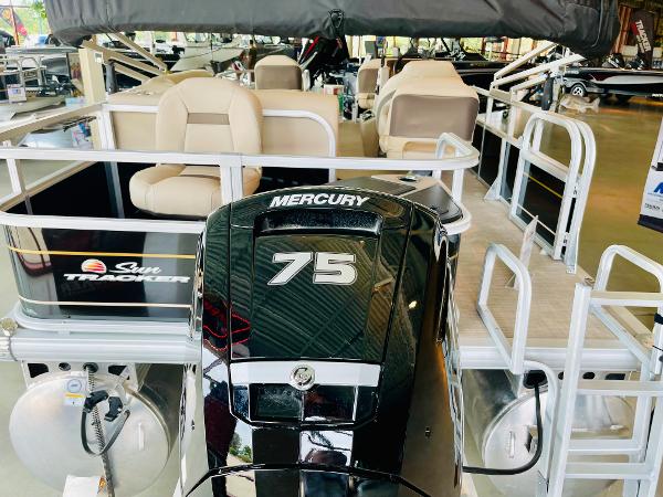 2022 Sun Tracker boat for sale, model of the boat is Bass Buggy 18 DLX & Image # 6 of 59
