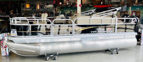 2022 Sun Tracker boat for sale, model of the boat is Bass Buggy 18 DLX & Image # 1 of 59