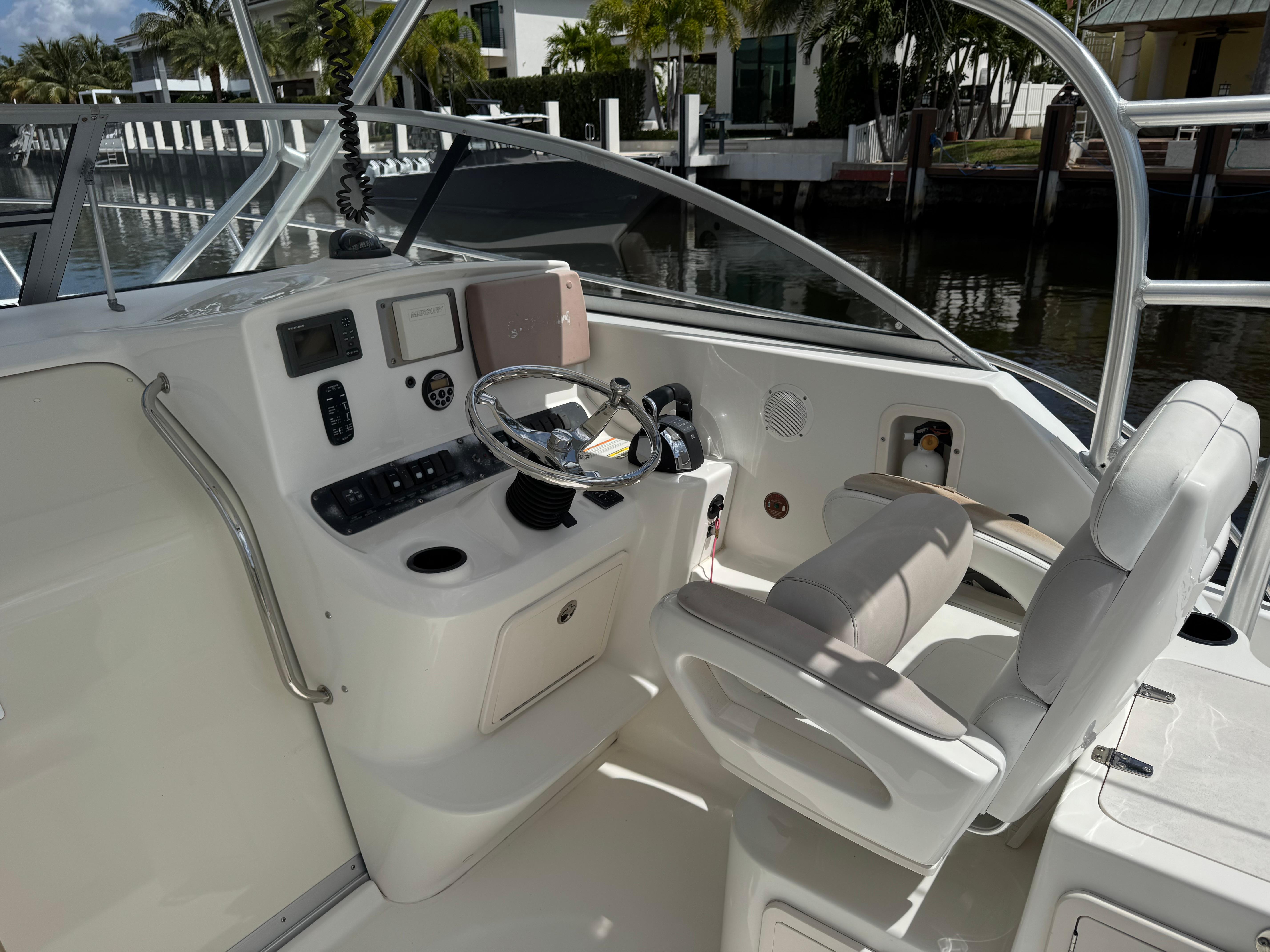2006-boston-whaler-305-conquest-power-9687173-20250411142753045-1_XLARGE