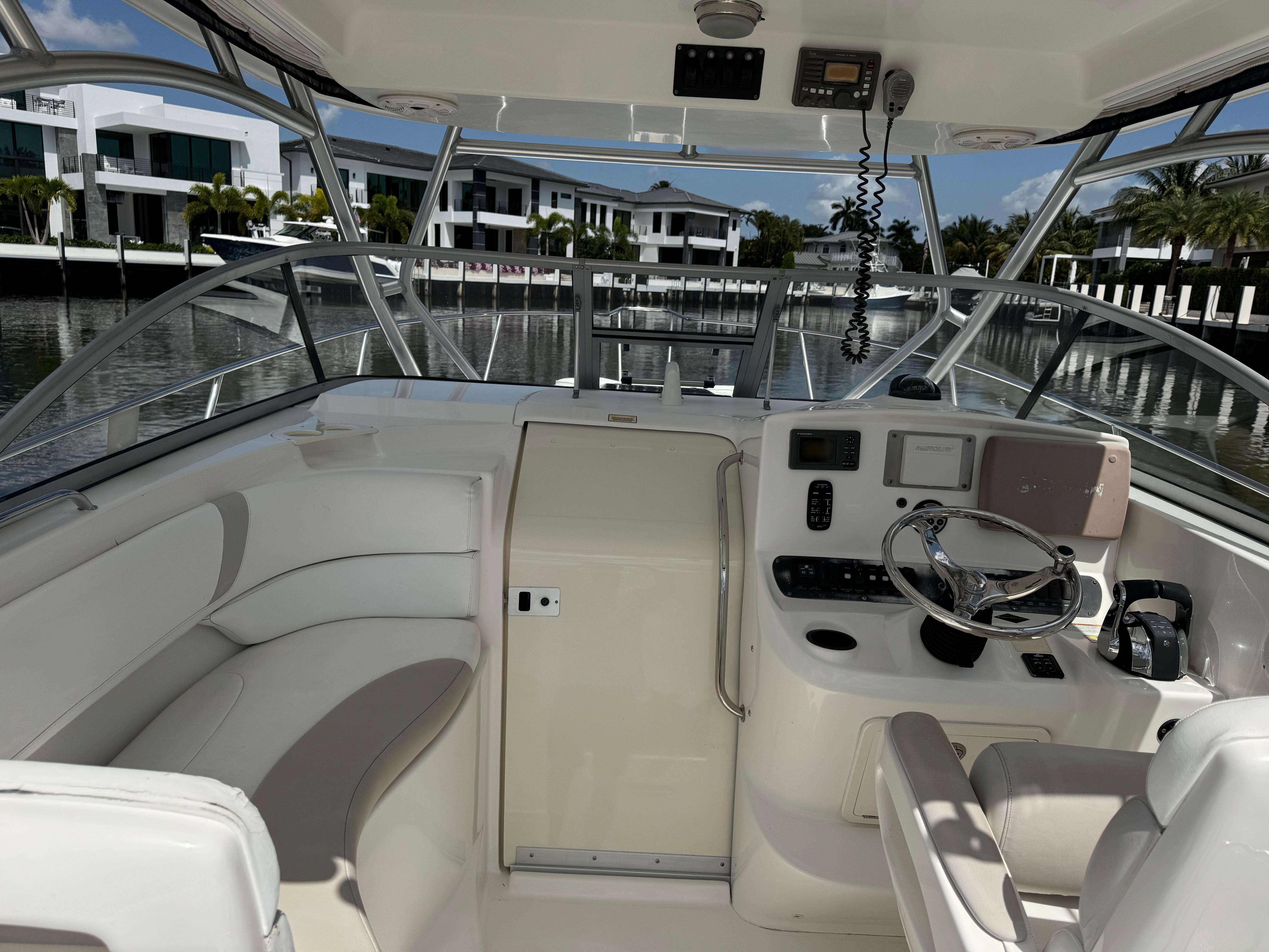 2006-boston-whaler-305-conquest-power-9687173-20250411142757956-1_XLARGE