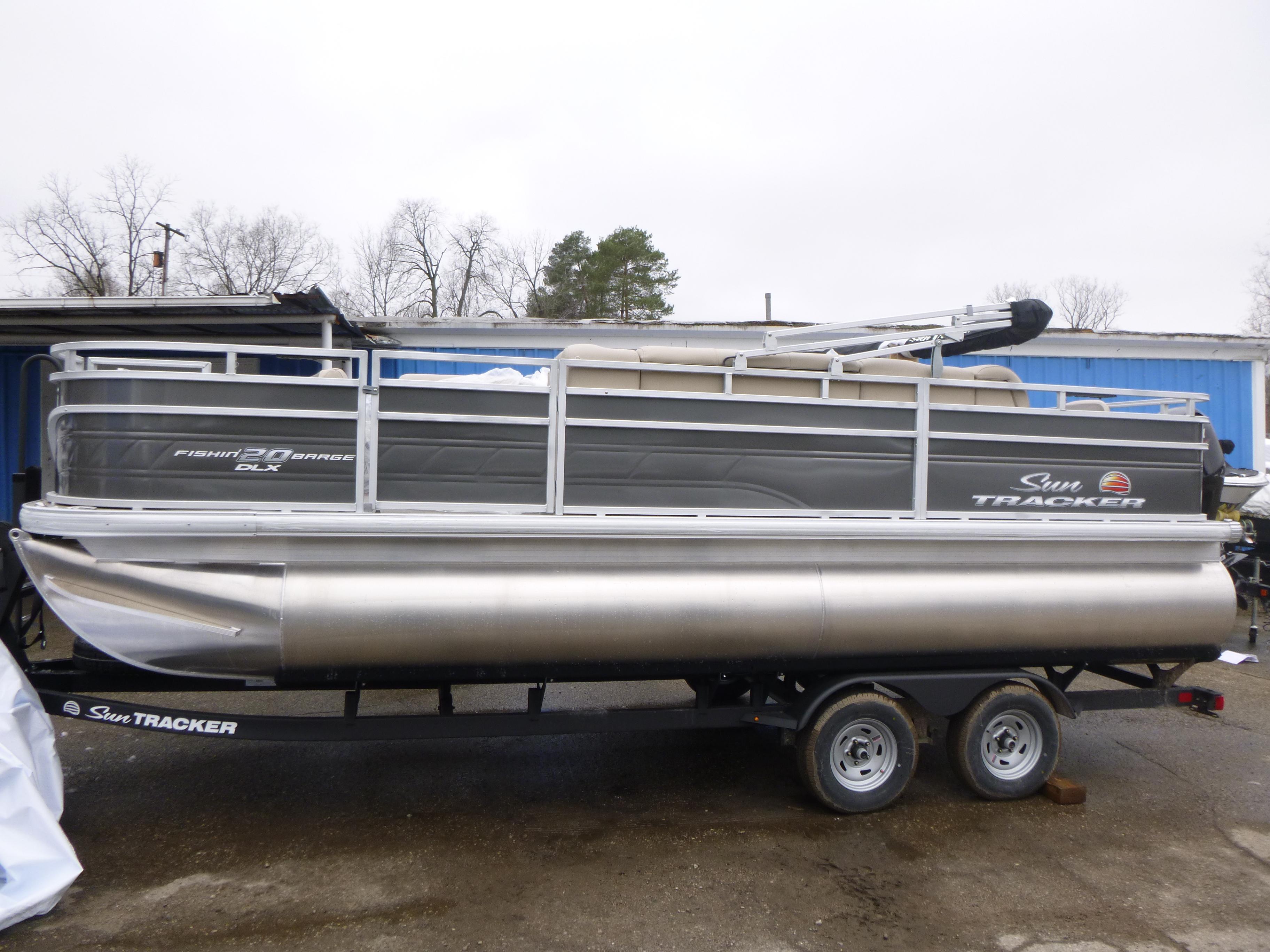 2025 Sun Tracker Fishin’ Barge 20 DLX Gallery