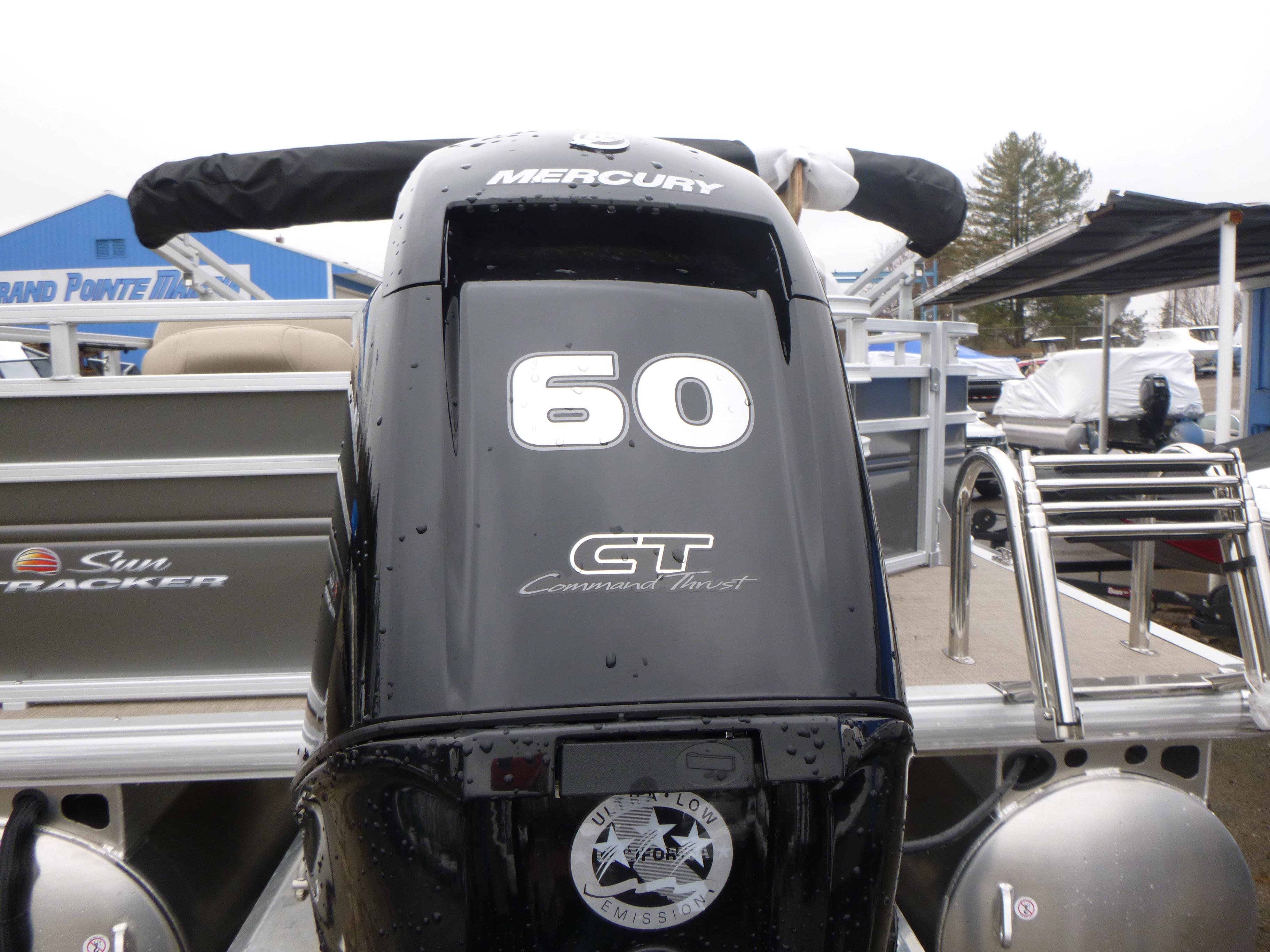 2025 Sun Tracker Fishin’ Barge 20 DLX Gallery