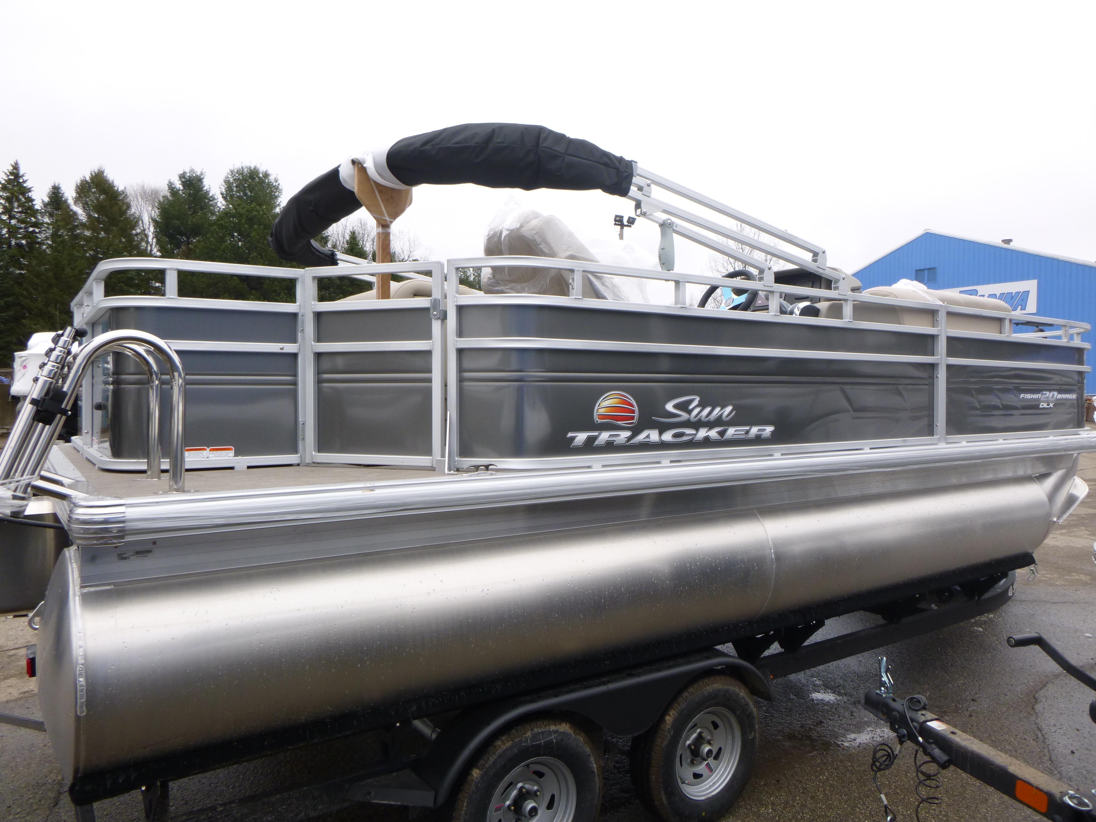 2025 Sun Tracker Fishin’ Barge 20 DLX Gallery