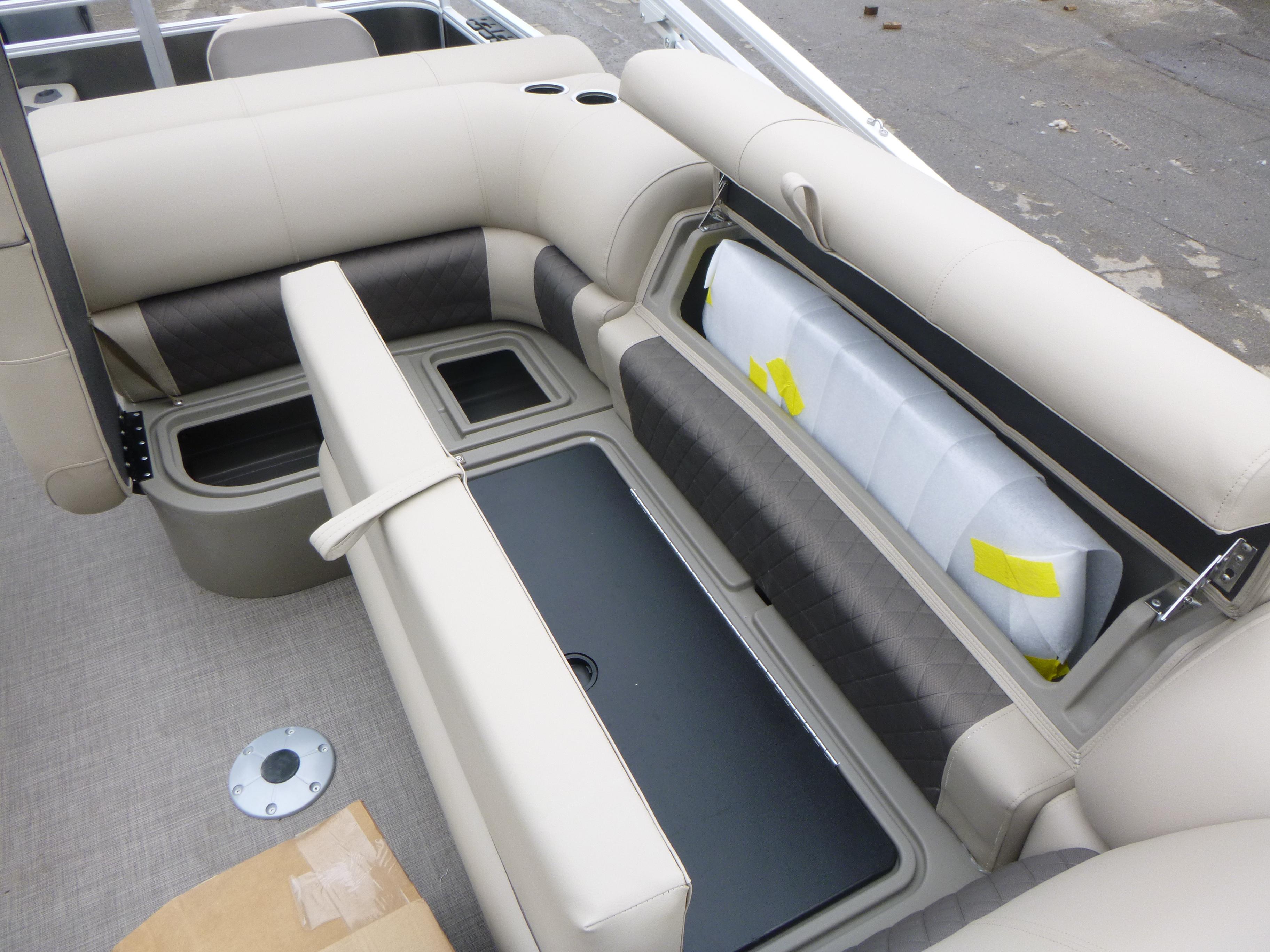 2025 Sun Tracker Fishin’ Barge 20 DLX Gallery