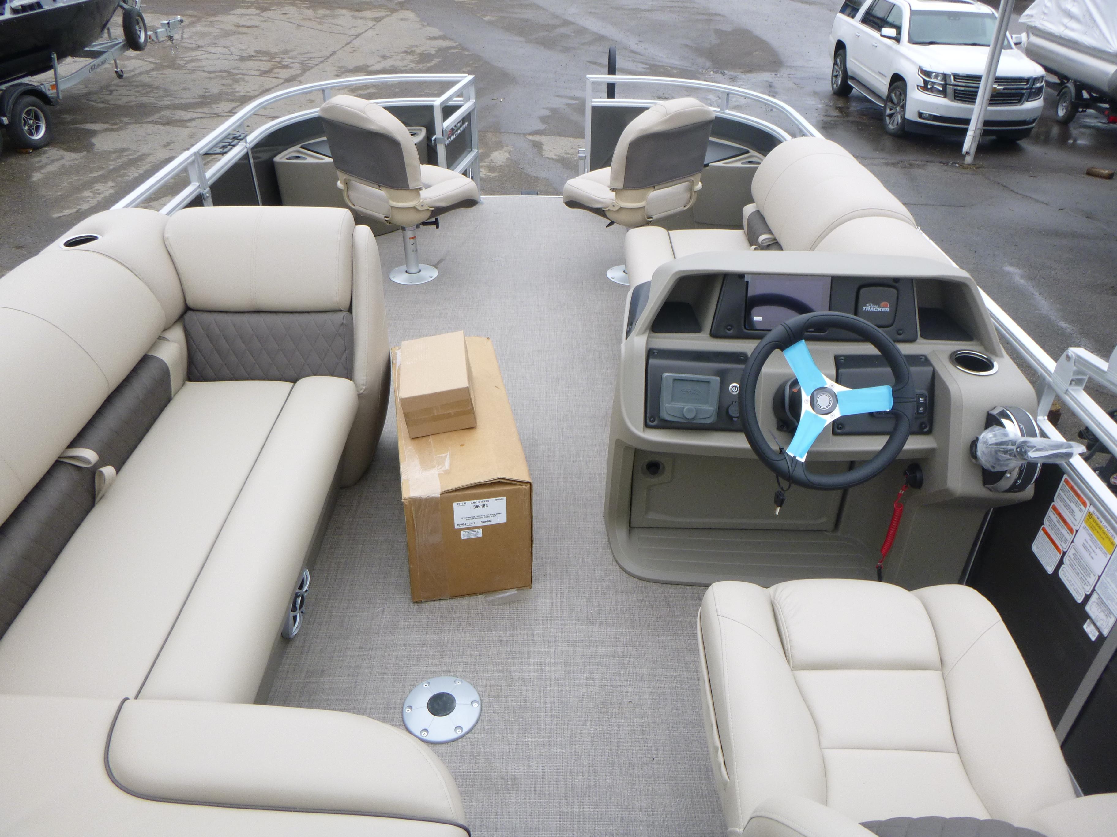 2025 Sun Tracker Fishin’ Barge 20 DLX Gallery