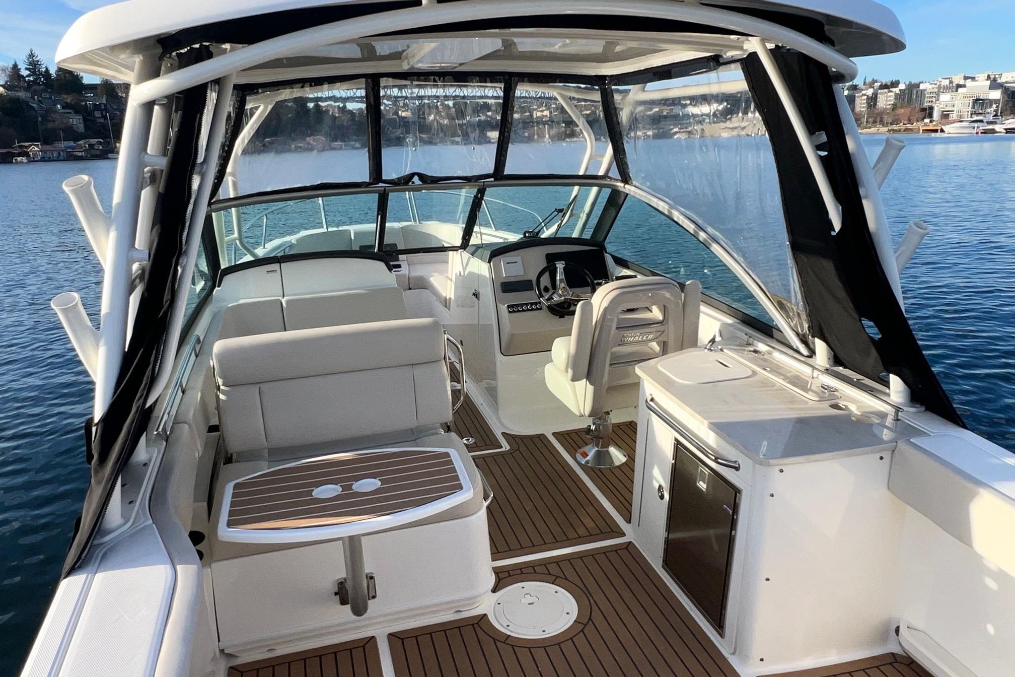 2019 Boston Whaler 270 Vantage #TBBAE0638 inventory image at Sun Country Yachts, Seattle
