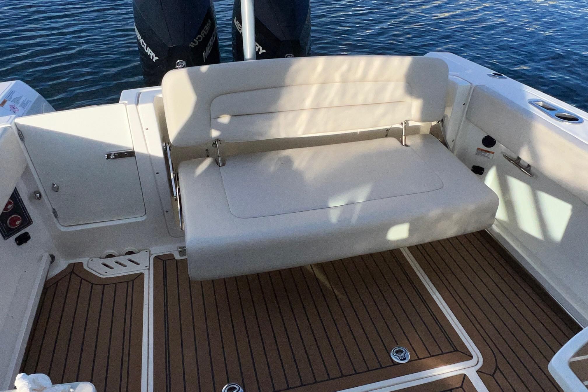 2019 Boston Whaler 270 Vantage #TBBAE0638 inventory image at Sun Country Yachts, Seattle