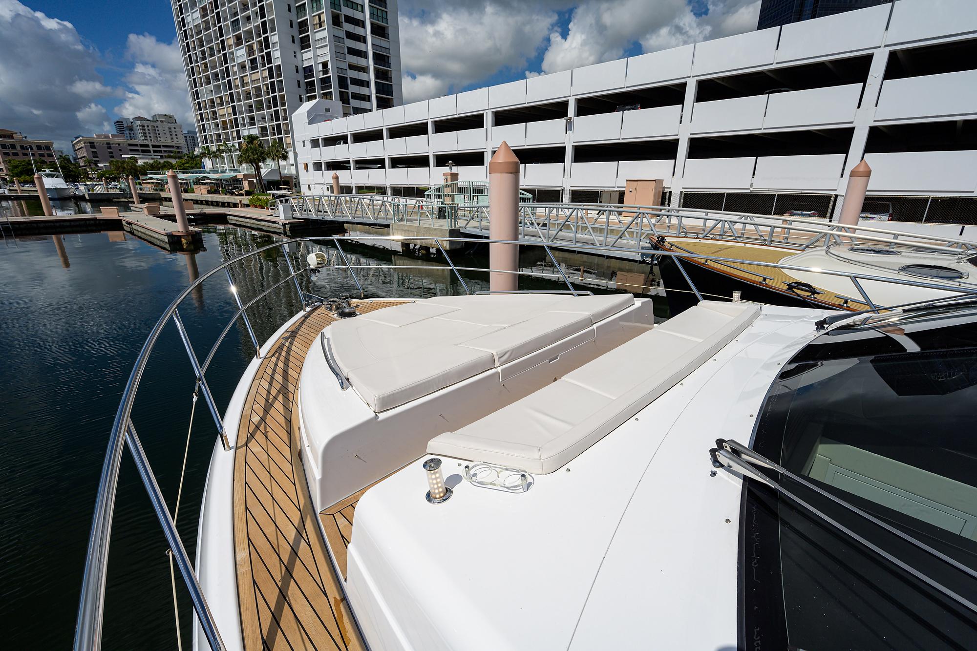 Schaefer 58 Escape - Exterior Bow