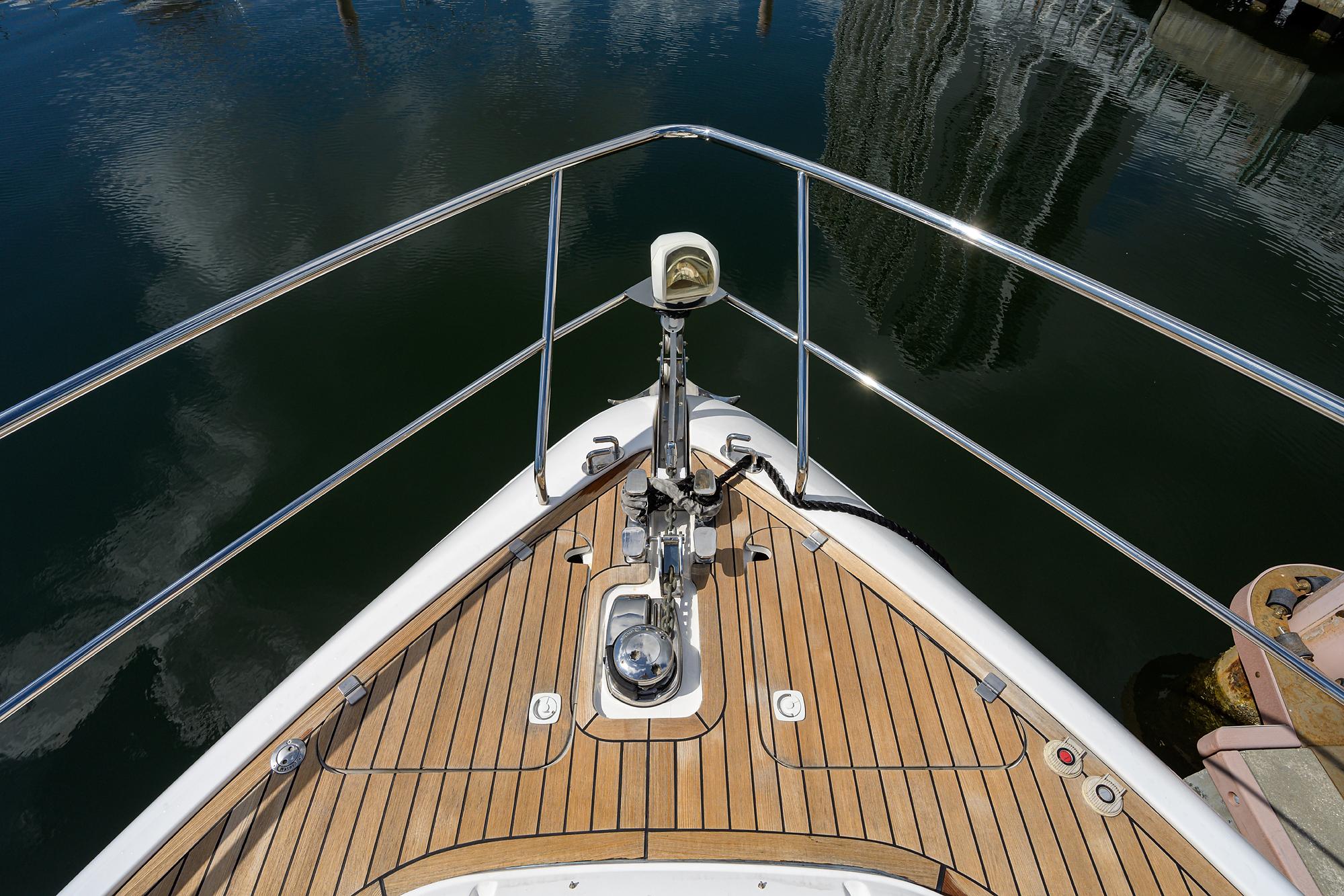 Schaefer 58 Escape - Exterior Bow