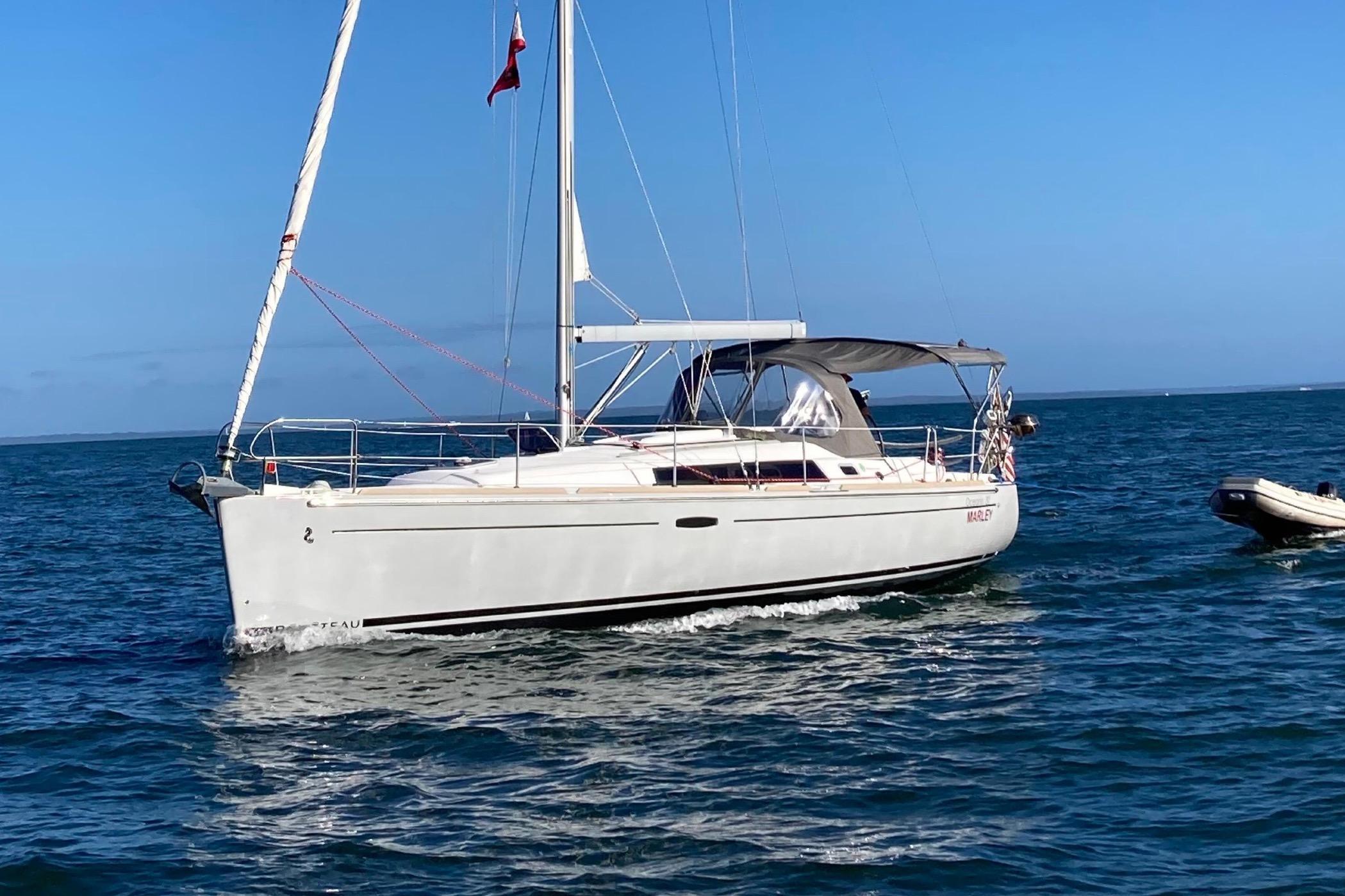 37' Beneteau 2015