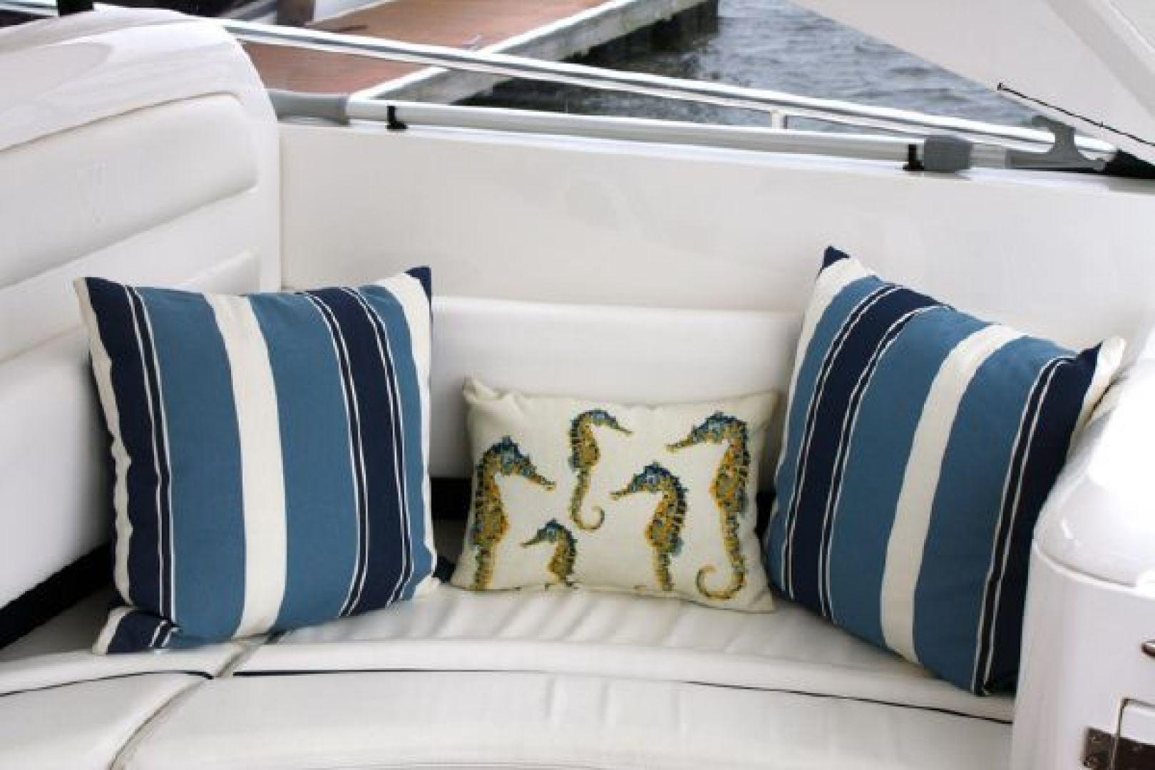 Fairline-Targa 52 2007-Mahalo FL-US-Luxurious seating with striped and seahorse pillows on a 2007 Fairline Targa 52 yacht.-9807222 | Thumbnail