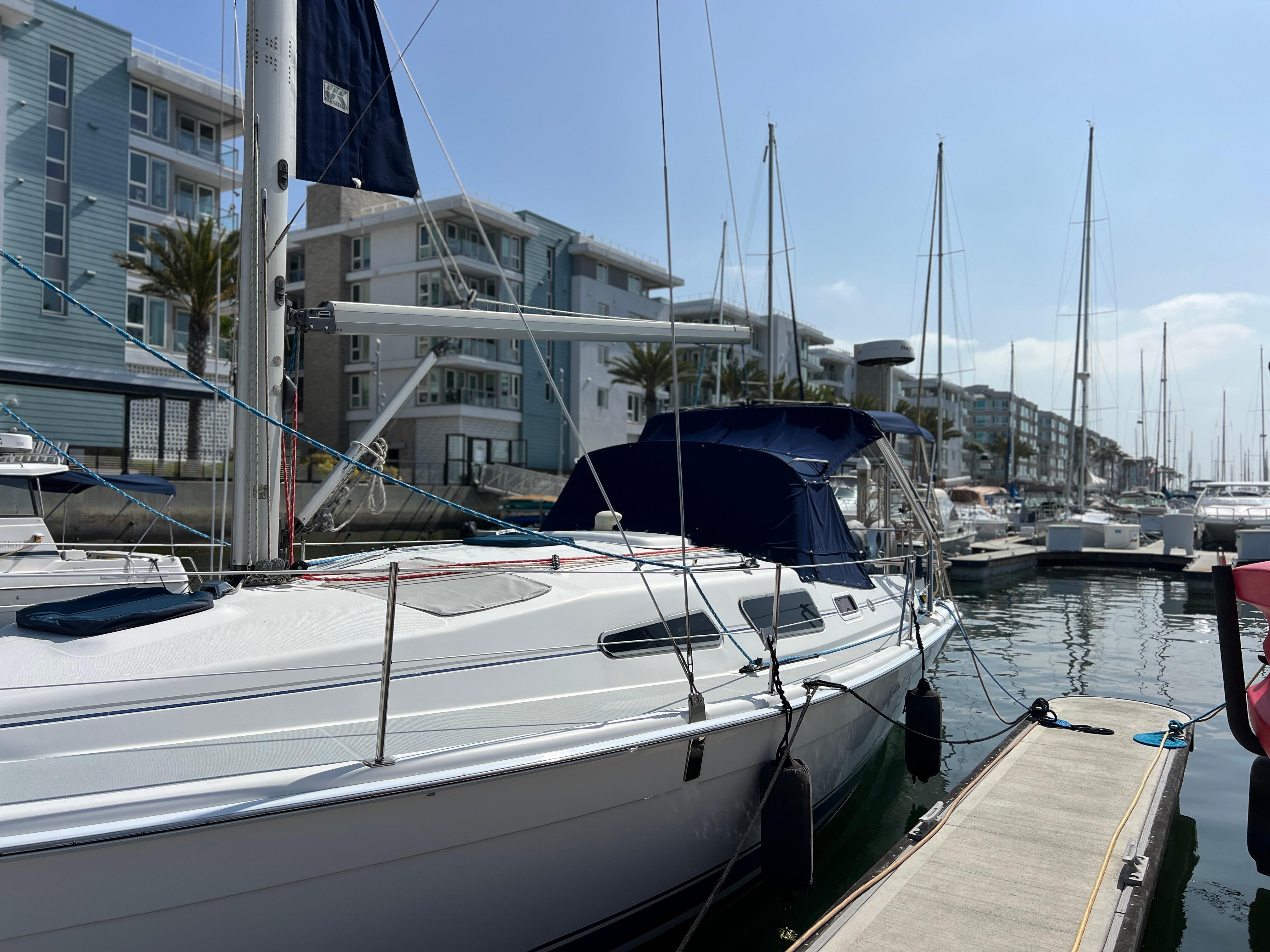 Image of 2005 Hunter 33