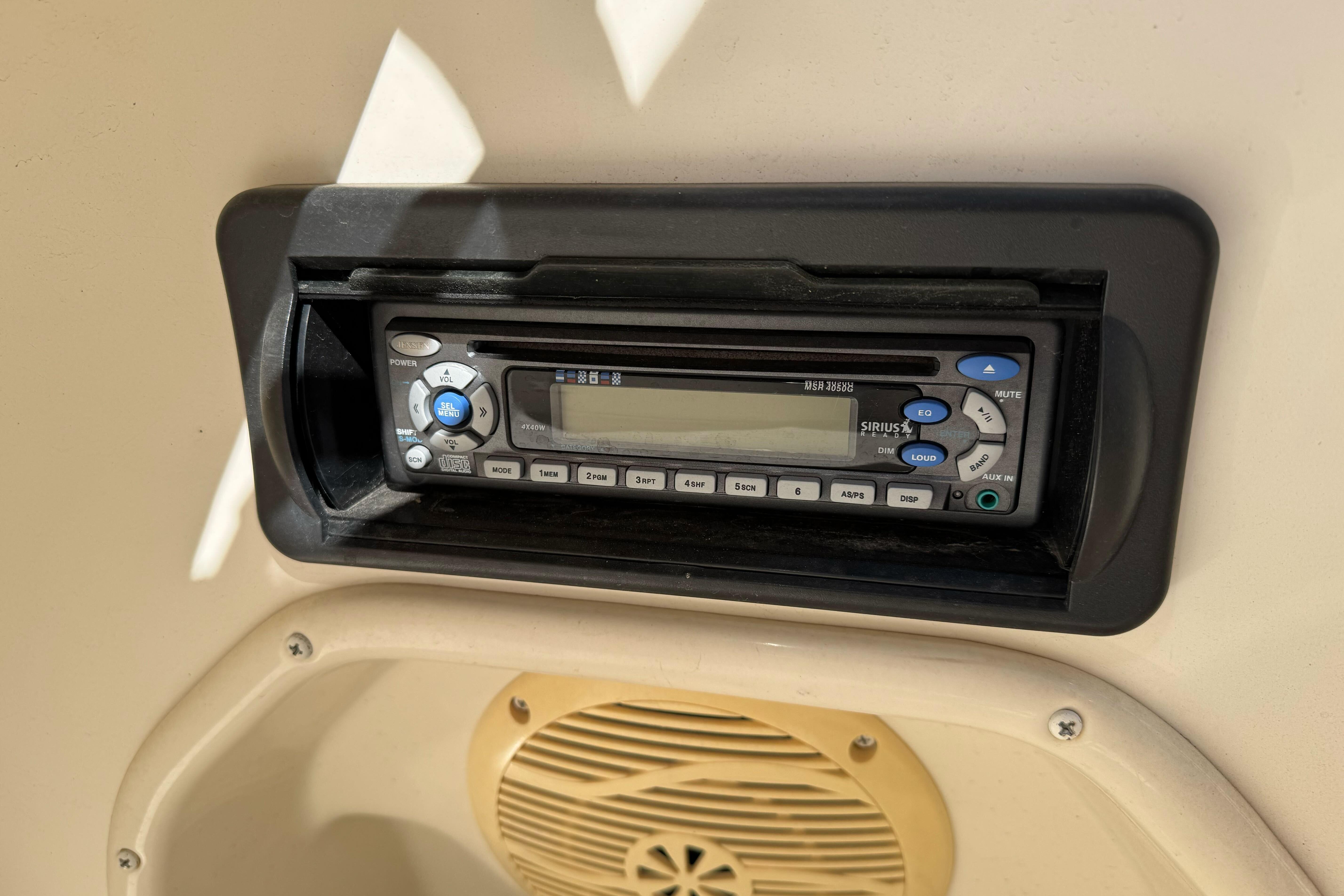 2007 Hurricane SunDeck 217 OB stereo system with SiriusXM and speaker.