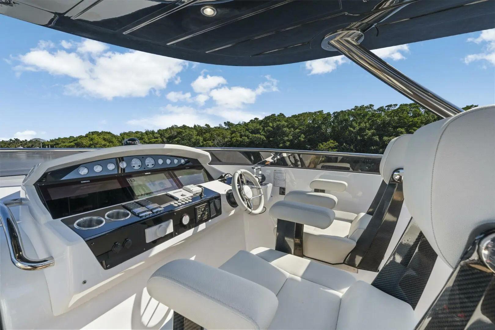 2025-Sunseeker-95-Yacht