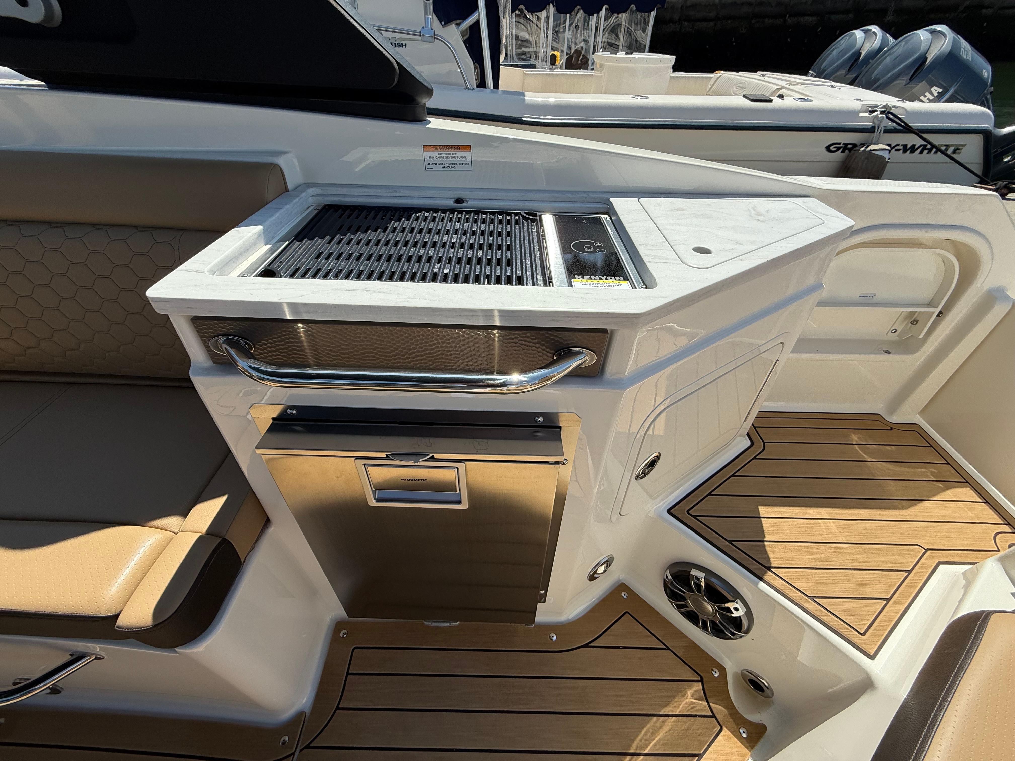 2022 Sea Ray 290 SDX OB #TBRL2120D inventory image at Sun Country Marine Group, Newport Beach 2022 Sea Ray 290 SDX OB #TBRL2120D inventory image at Sun Country Marine Group, Newport Beach