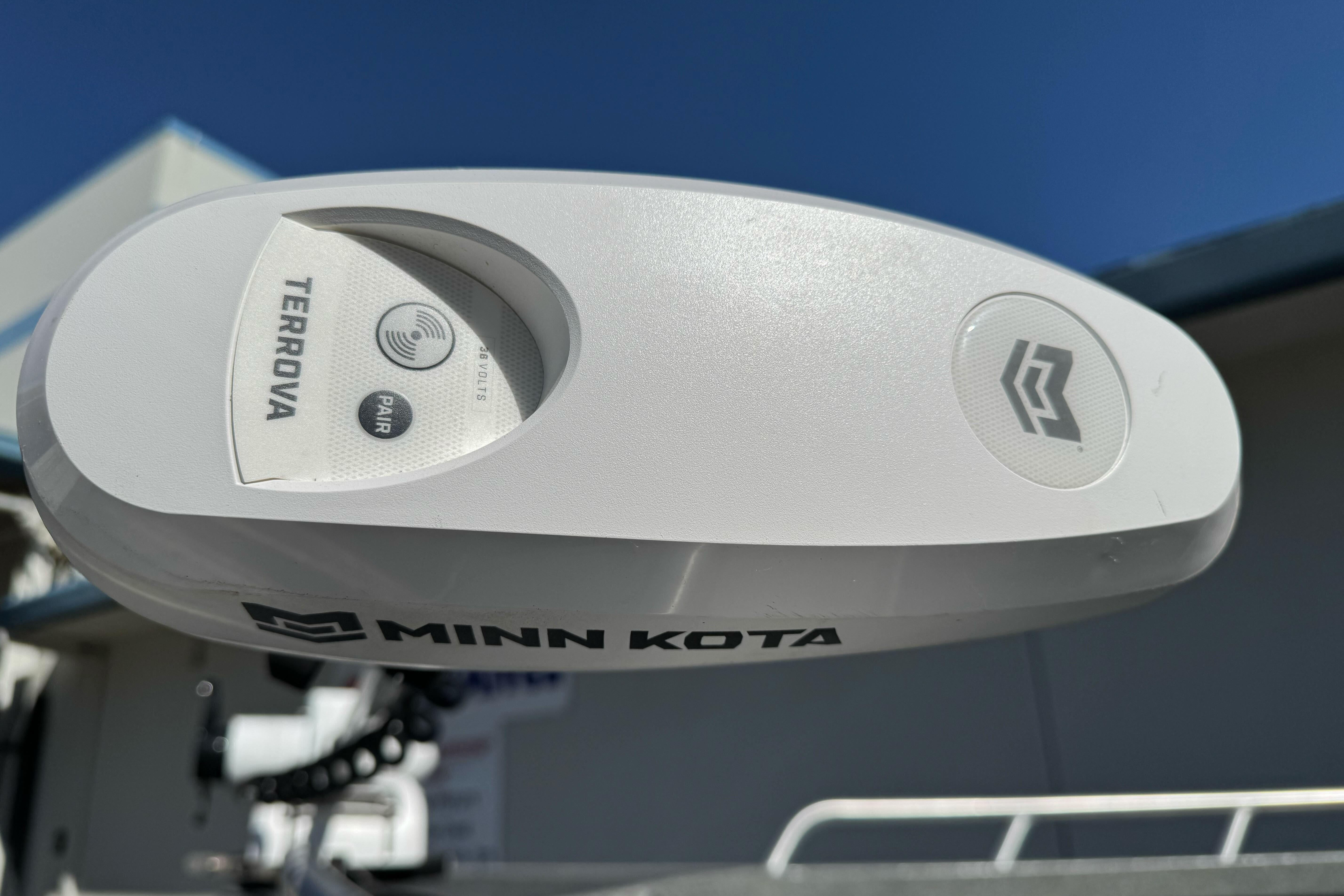 Minn Kota Terrova motor on 2023 North River 21 X 84 Seahawk boat.