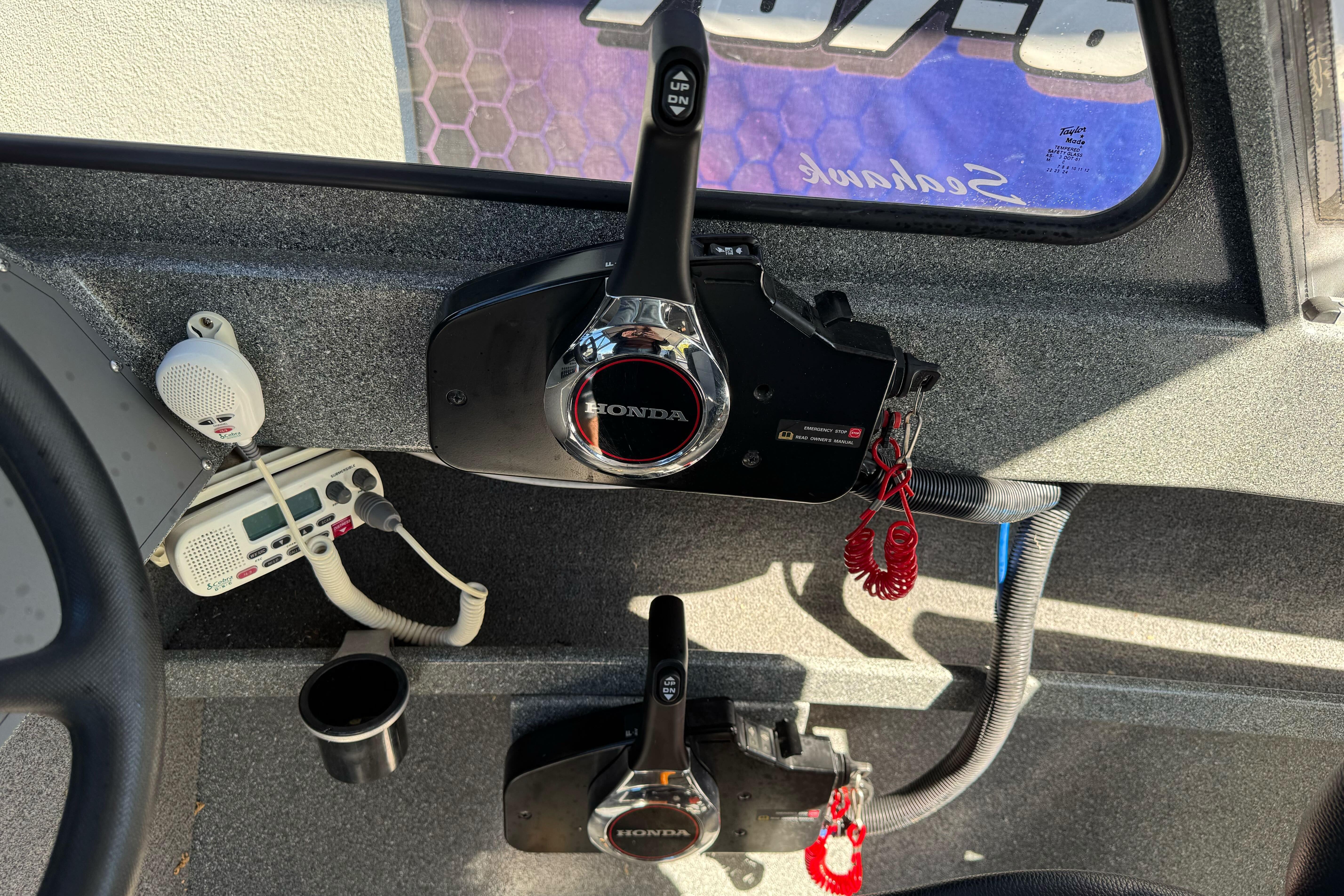 Control panel of 2023 North River 21 X 84 Seahawk boat with Honda throttle.